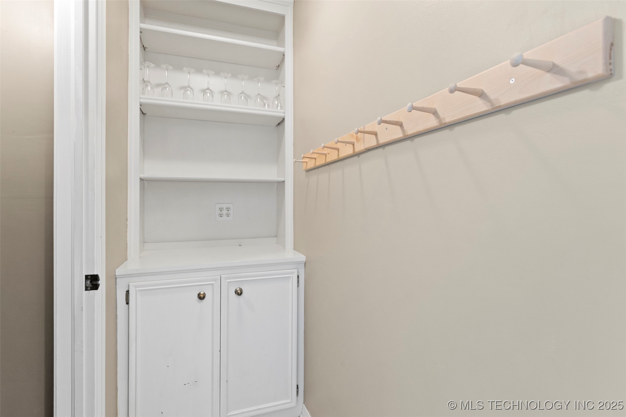 6279 S Hudson Avenue Property Photo 16