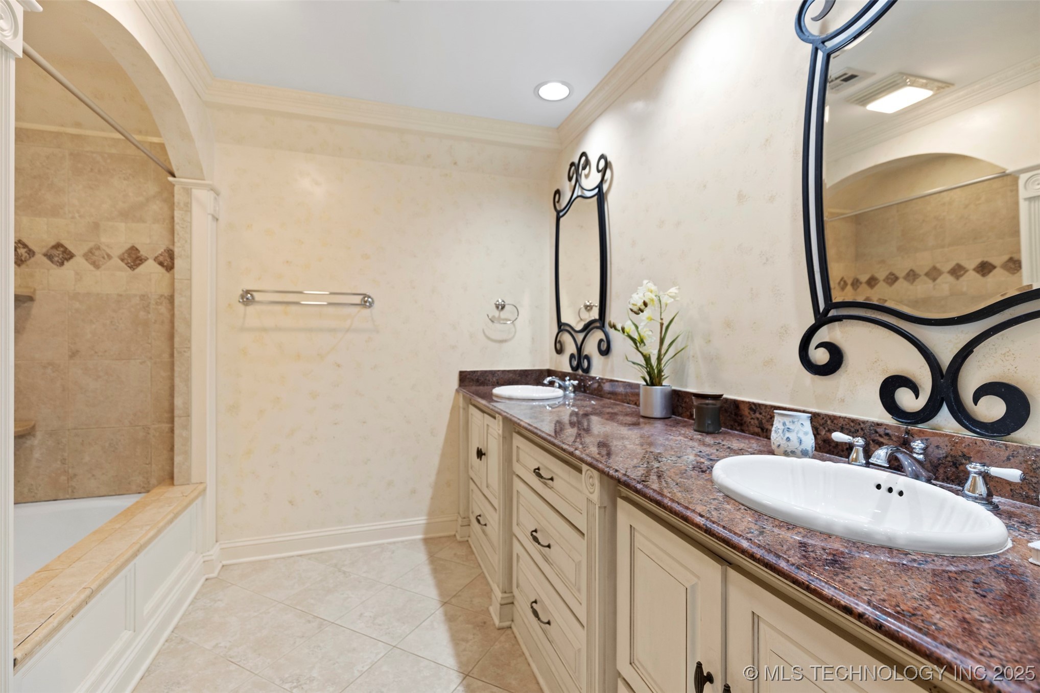 6279 S Hudson Avenue Property Photo 23