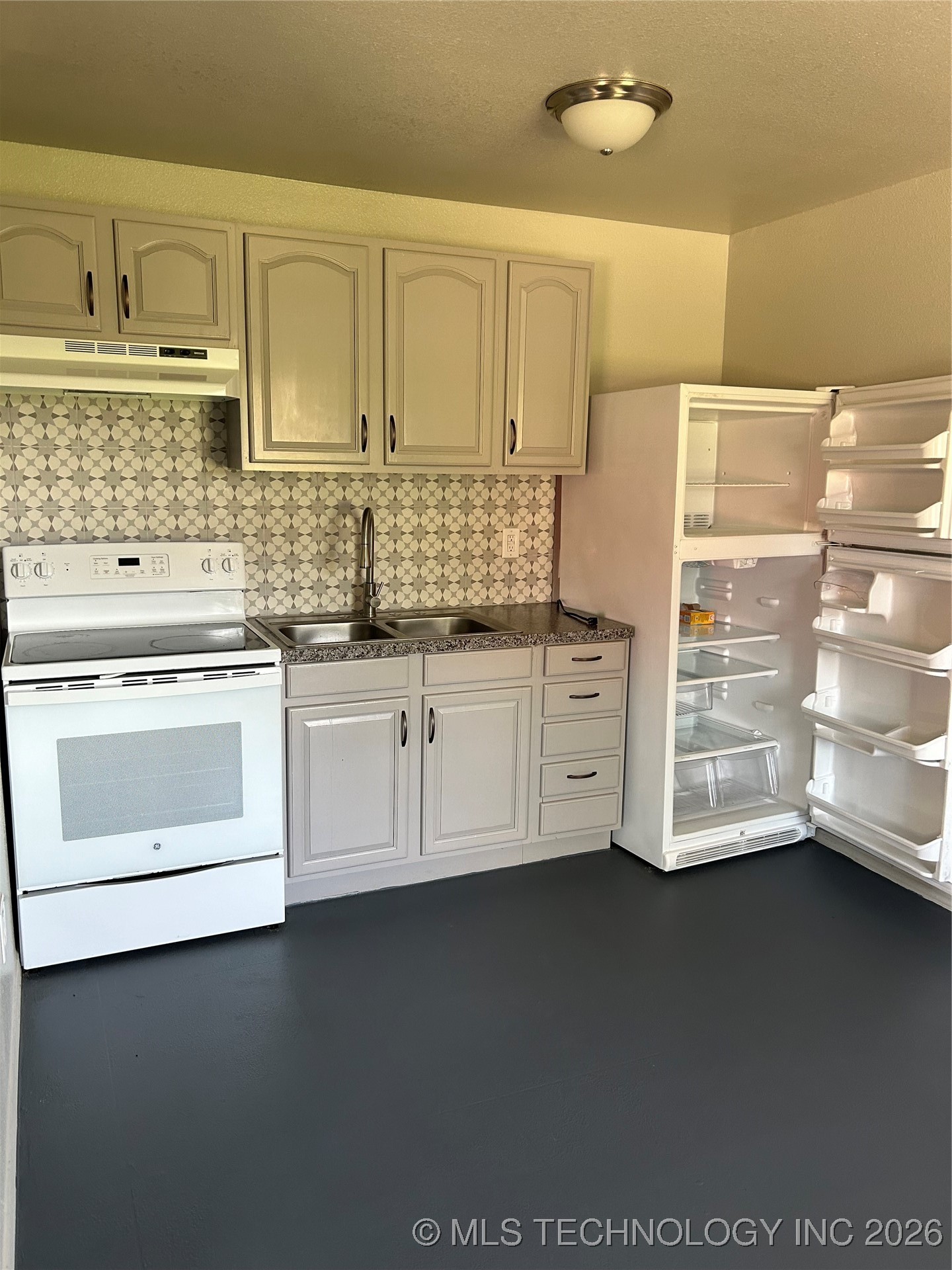 1006 N 1st Street Property Photo 3