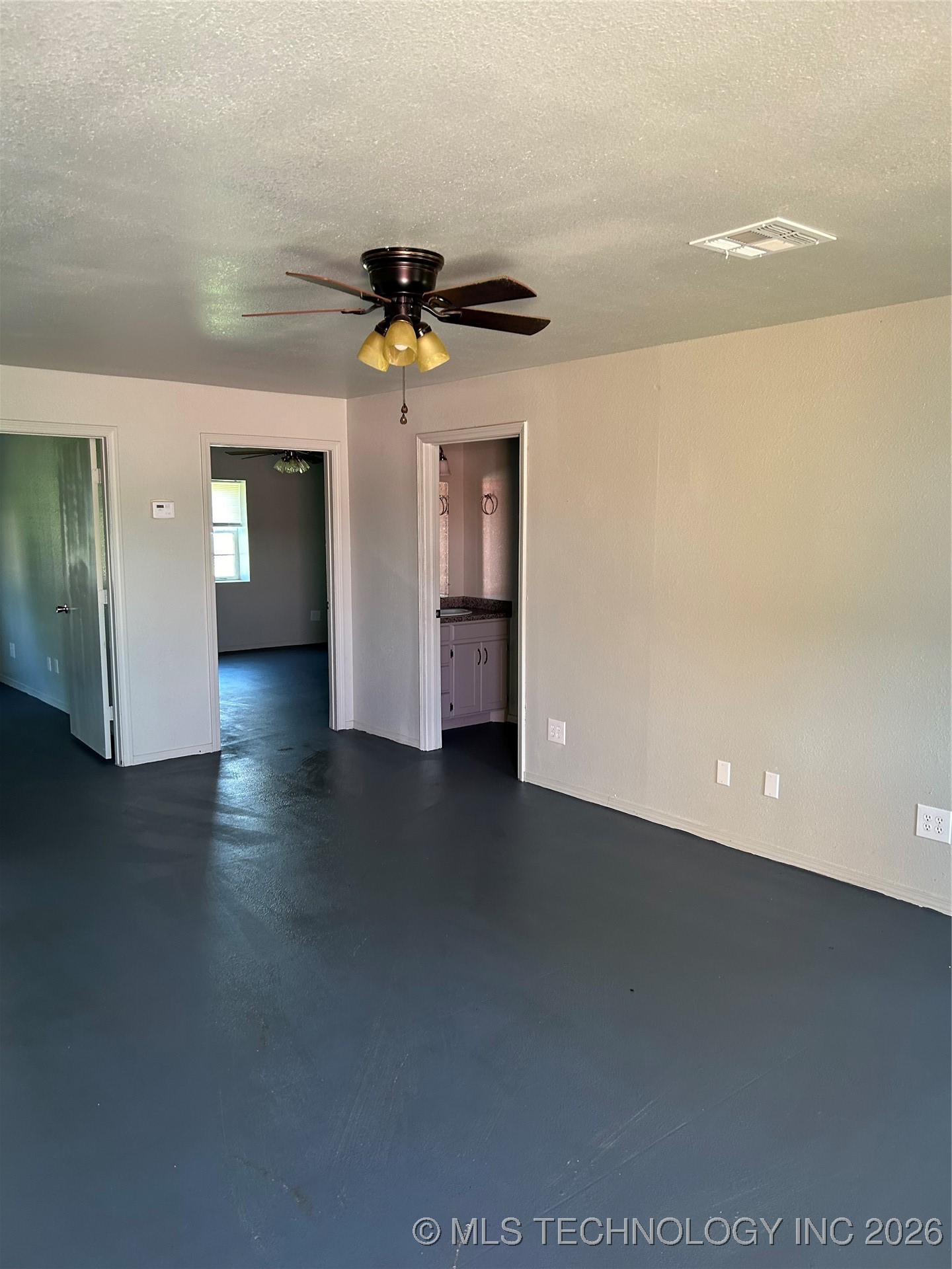 1006 N 1st Street Property Photo 4