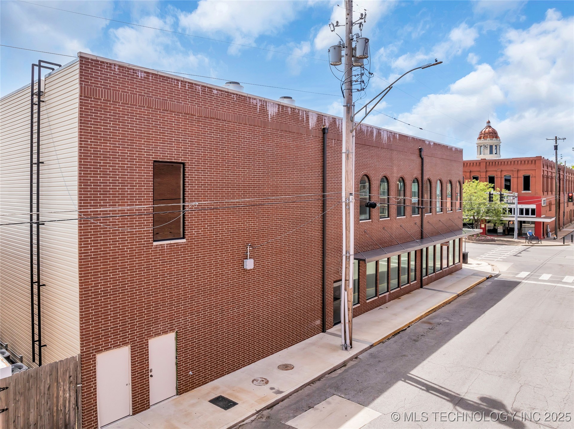 127 W Main Street Property Photo 4