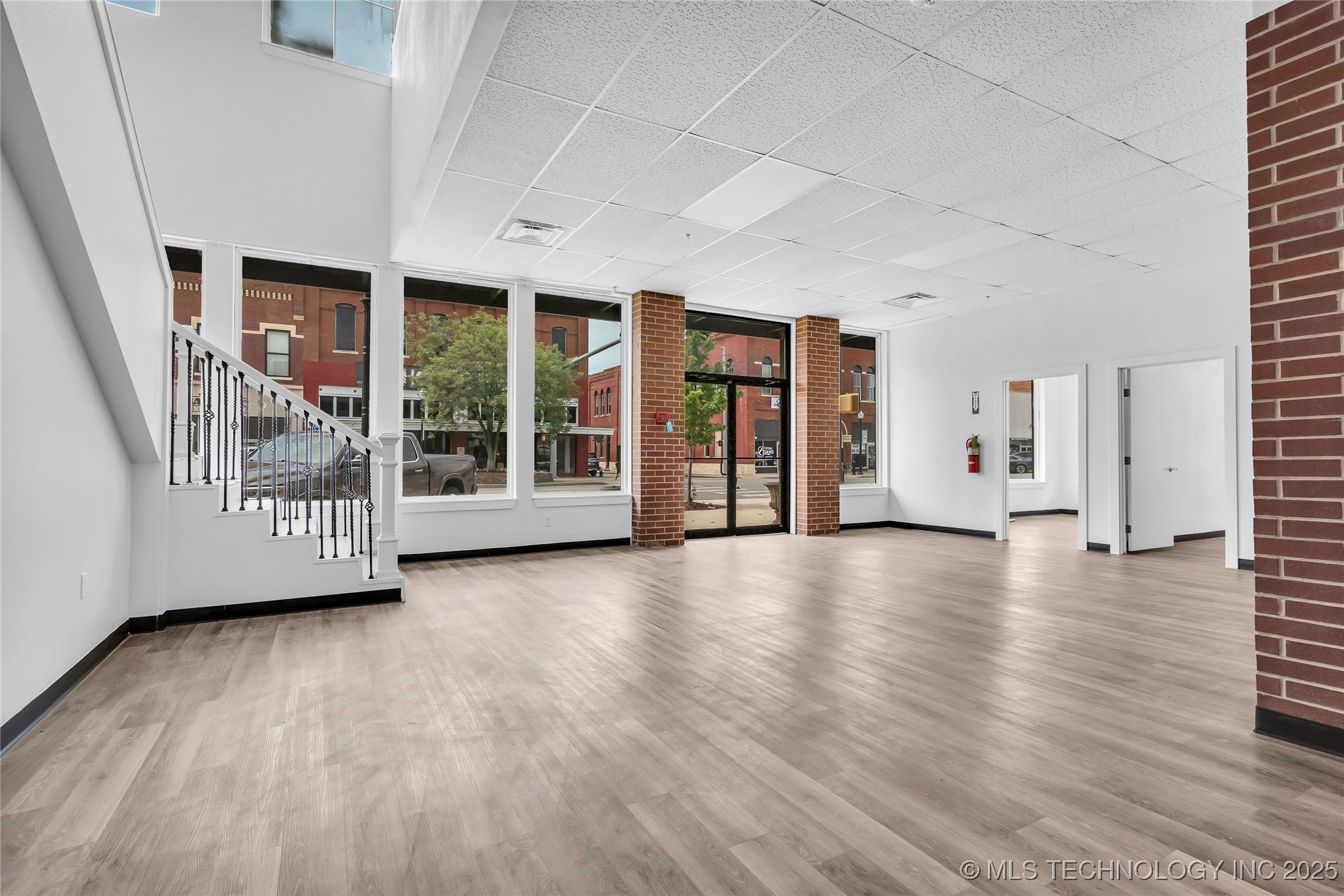 127 W Main Street Property Photo 6