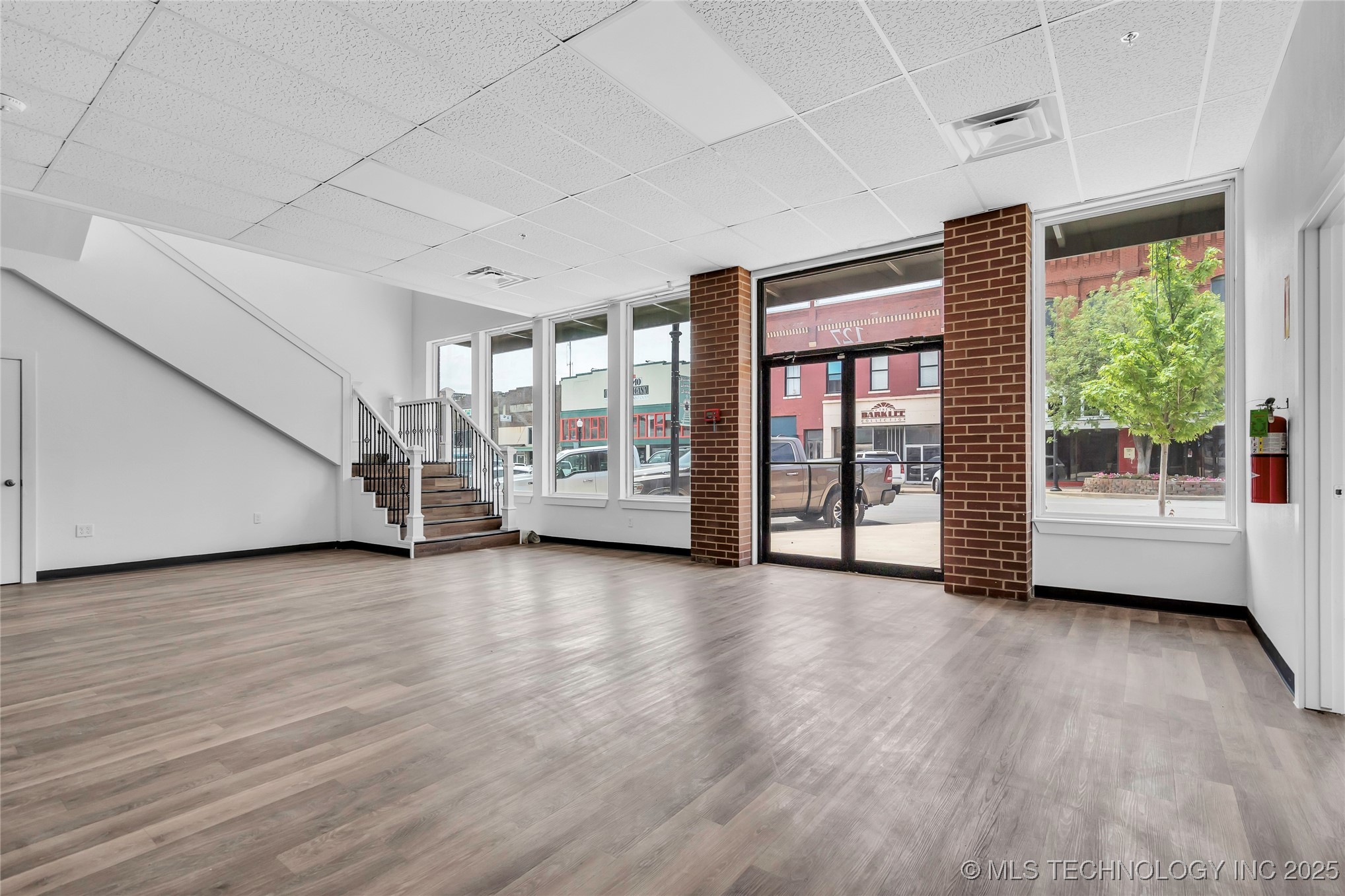 127 W Main Street Property Photo 7