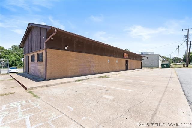 551 N 28th Avenue W Property Photo 3