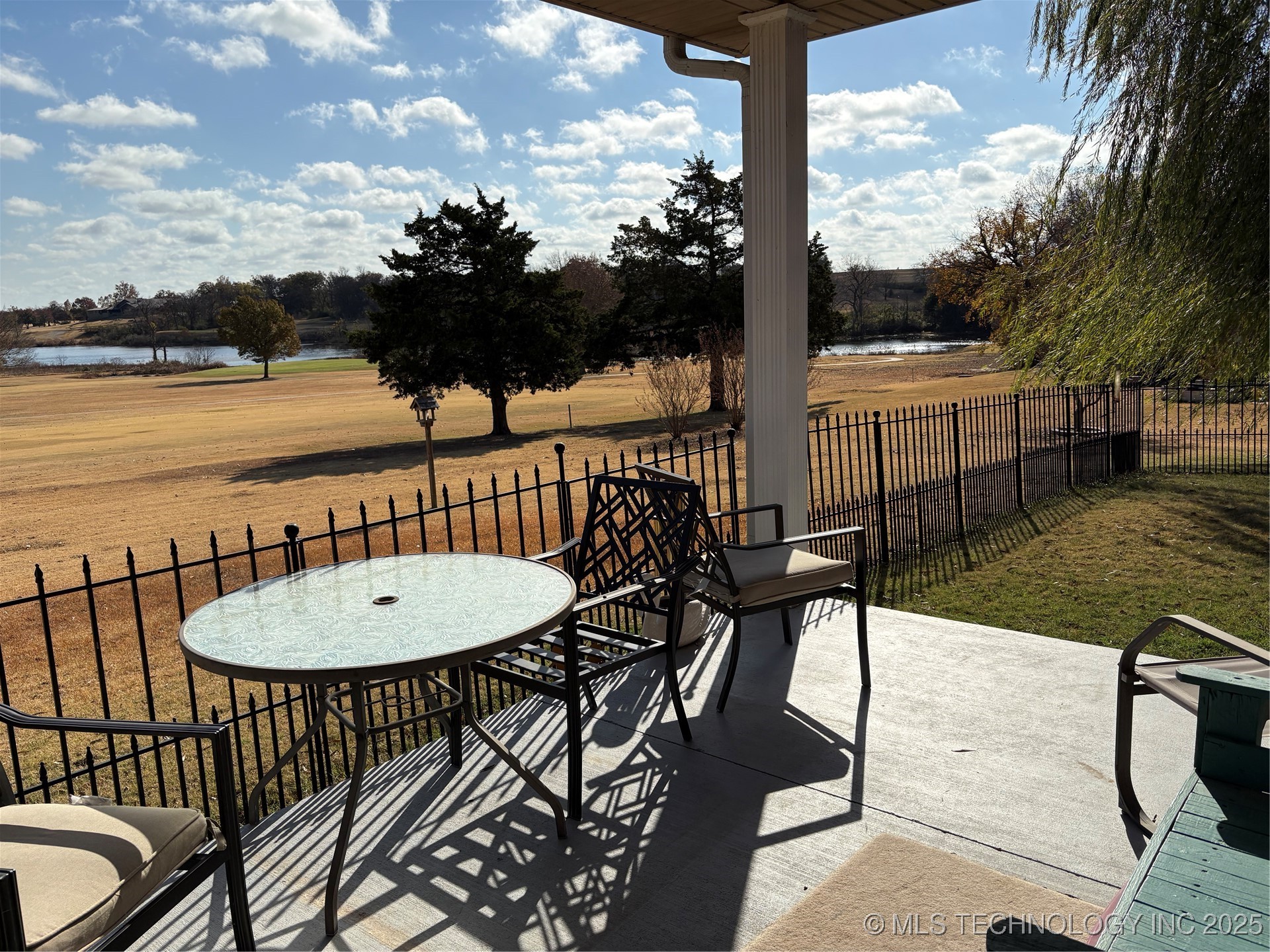 1001 Country Club Property Photo 4