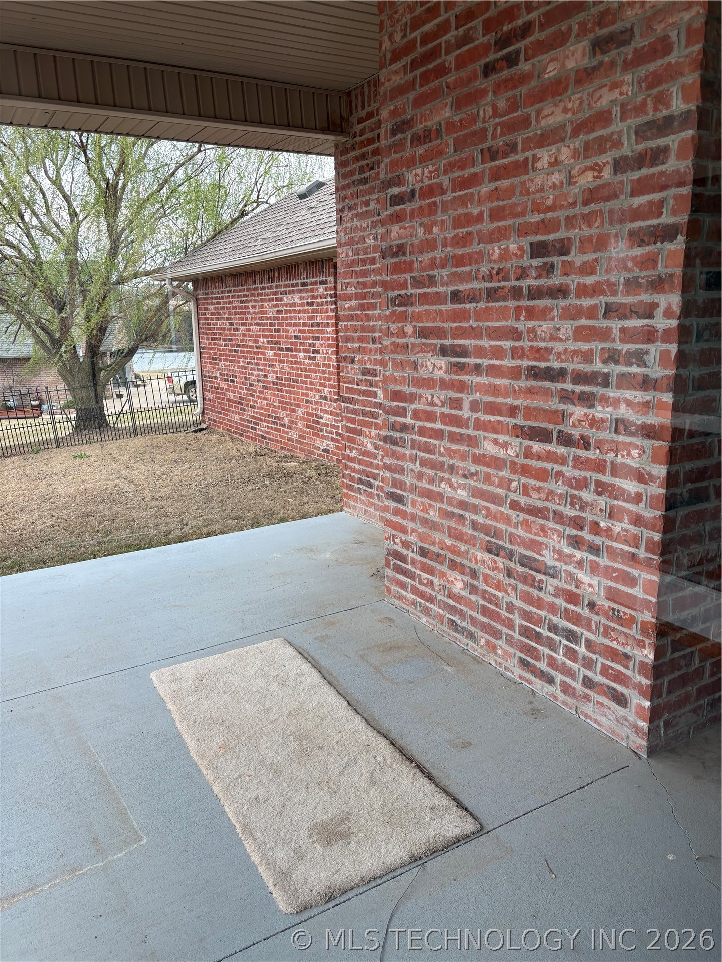 1001 Country Club Property Photo 5