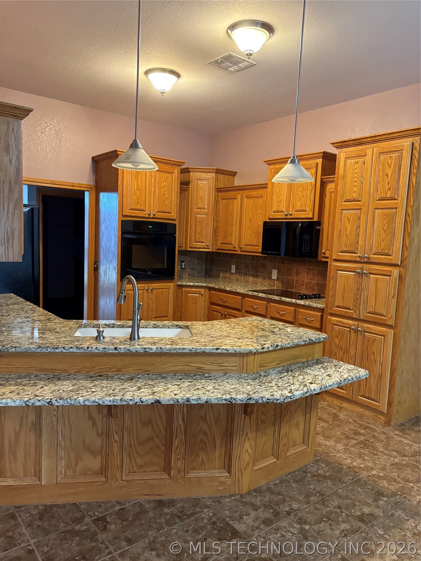 1001 Country Club Property Photo 12