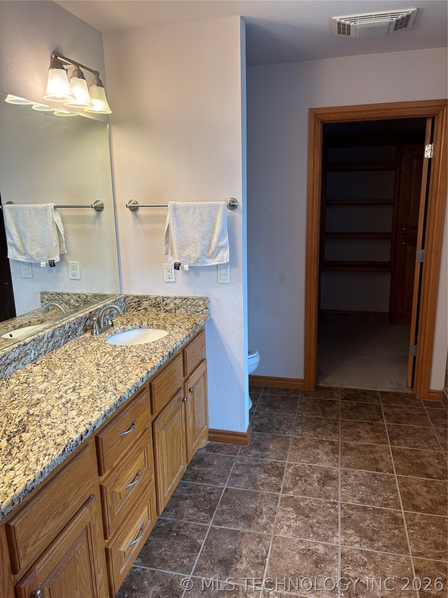 1001 Country Club Property Photo 17