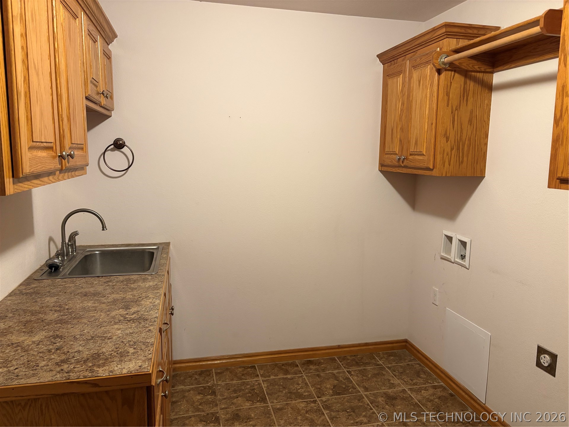 1001 Country Club Property Photo 25