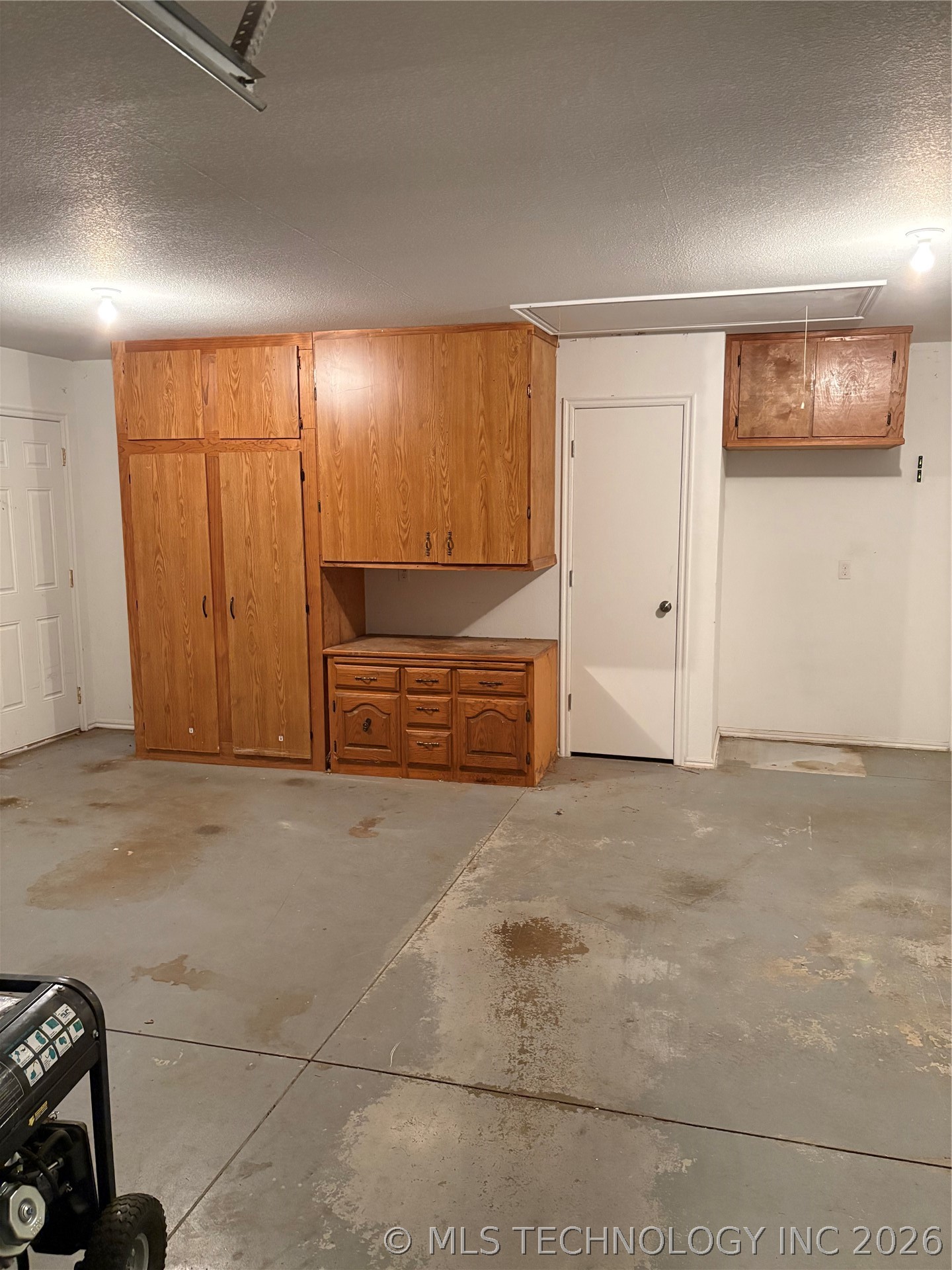 1001 Country Club Property Photo 26