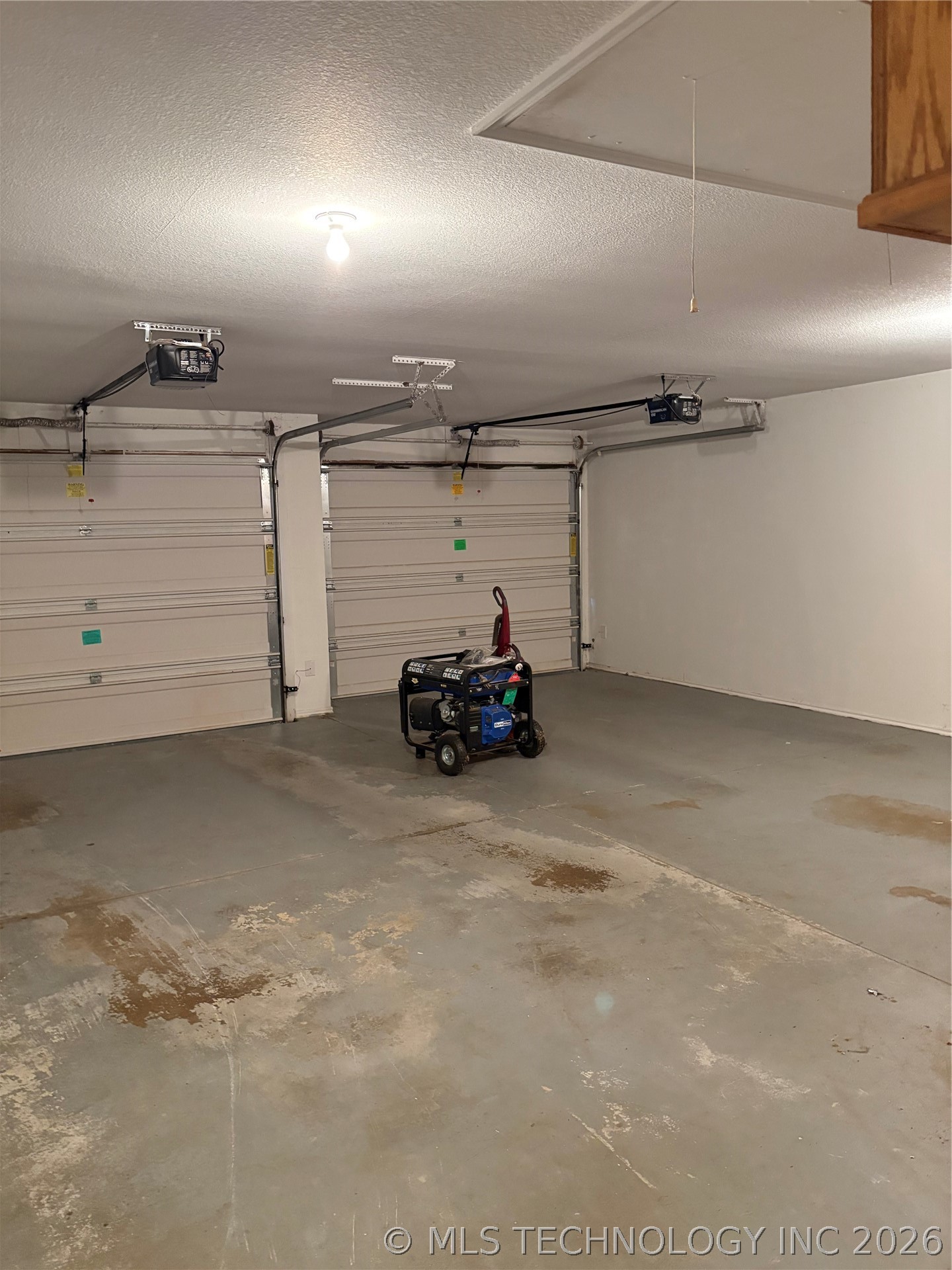 1001 Country Club Property Photo 27