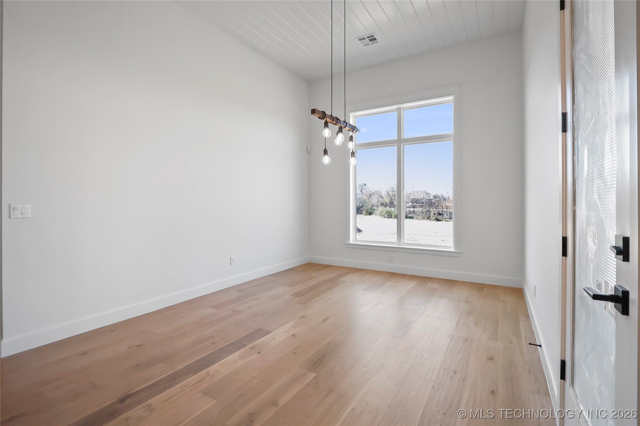 11210 S 215th East Avenue Property Photo 18