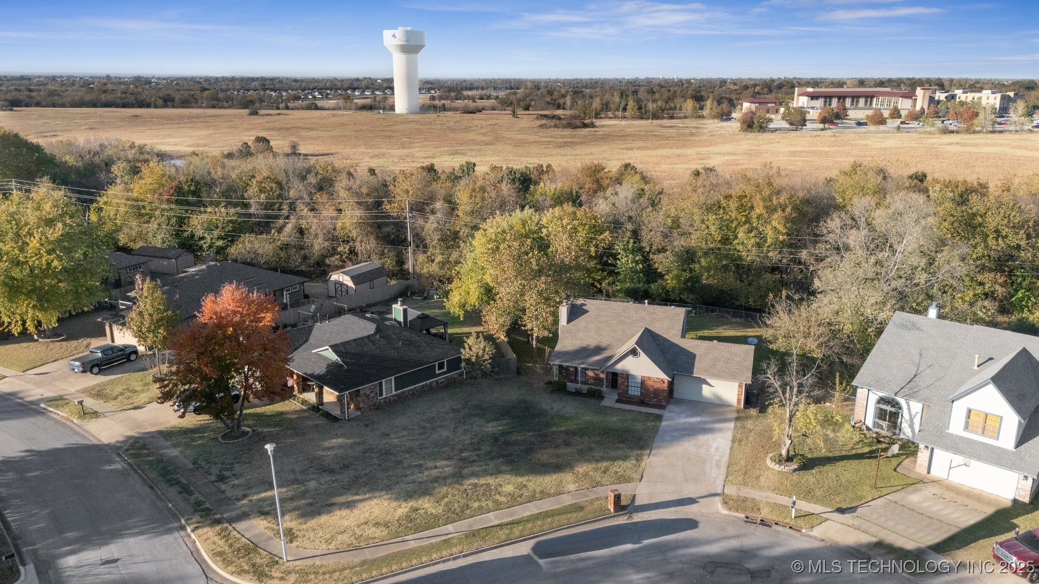 10811 E 101st Street North Property Photo 36