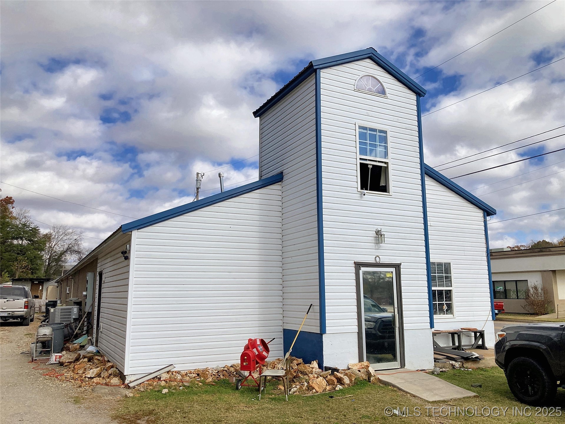 704 S Muskogee Avenue Property Photo 1