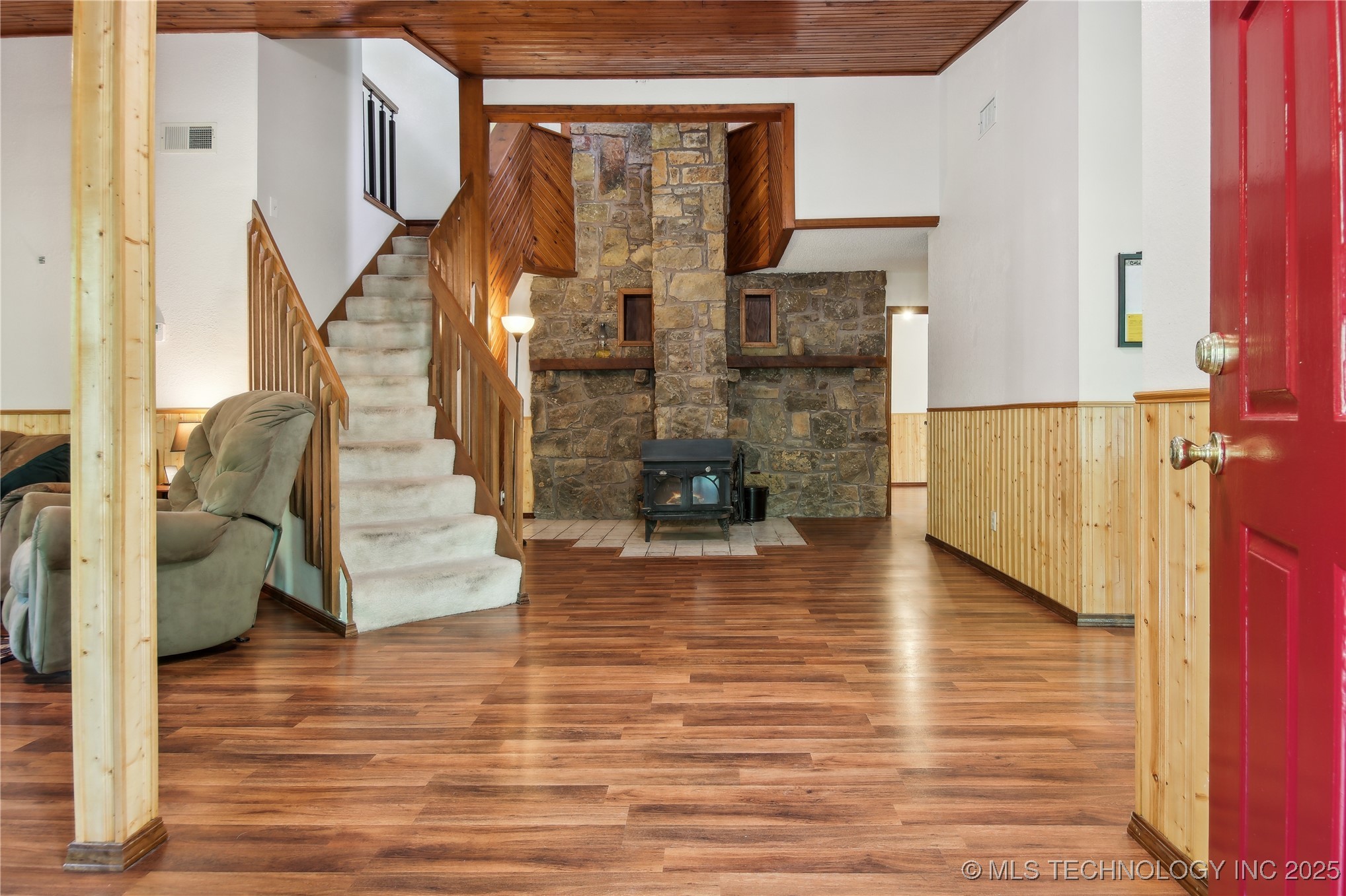 206 Alder Way Property Photo 4