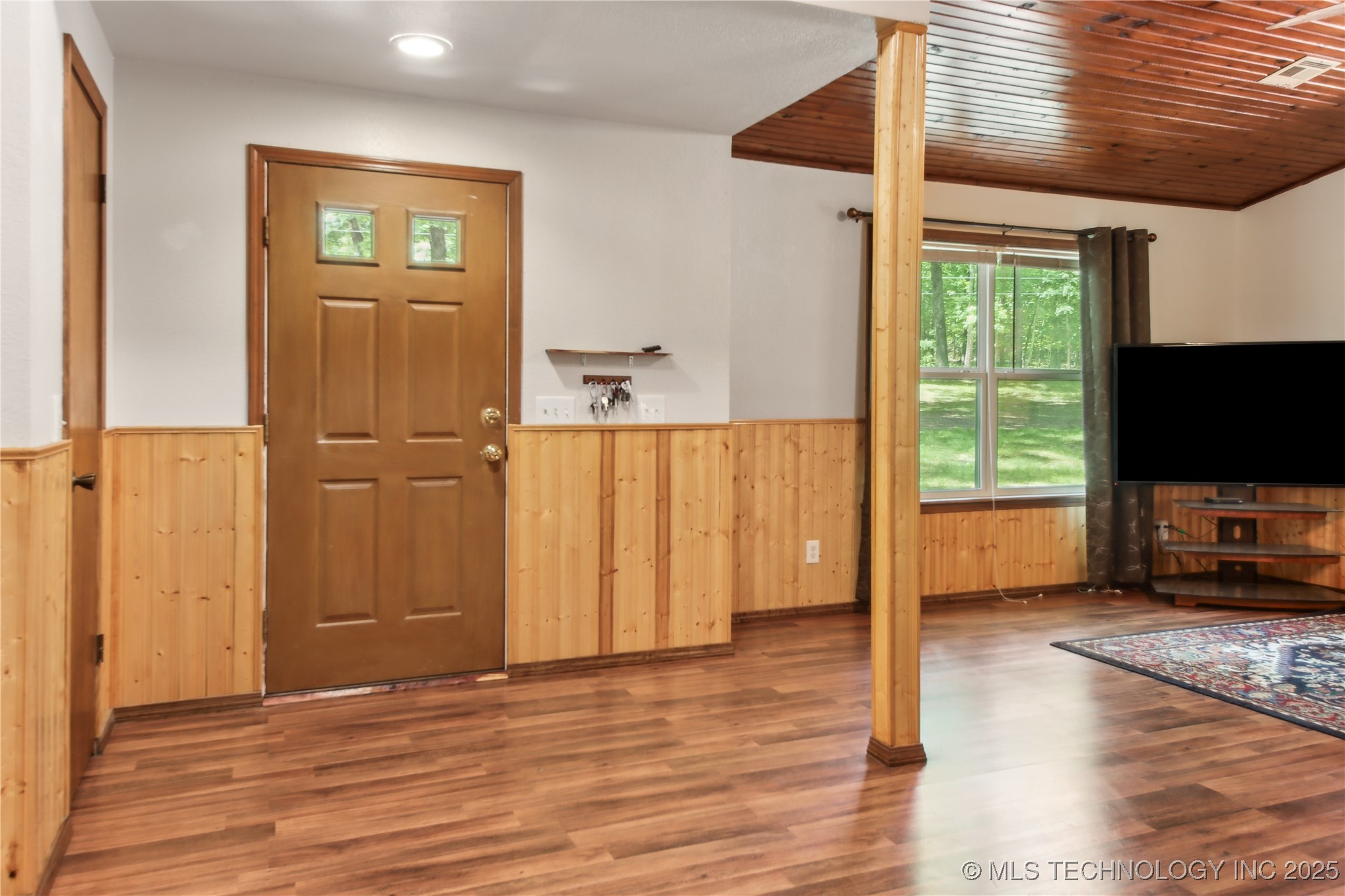 206 Alder Way Property Photo 5