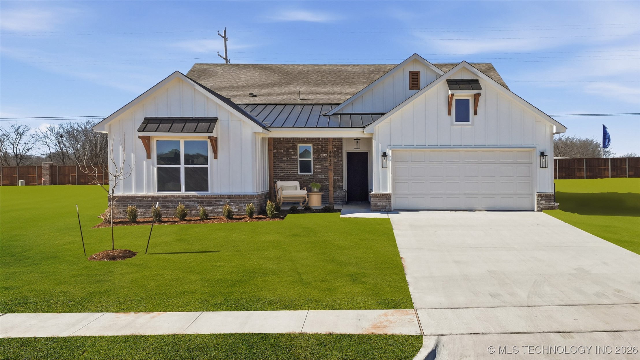 4932 N Walnut Avenue Property Photo 1