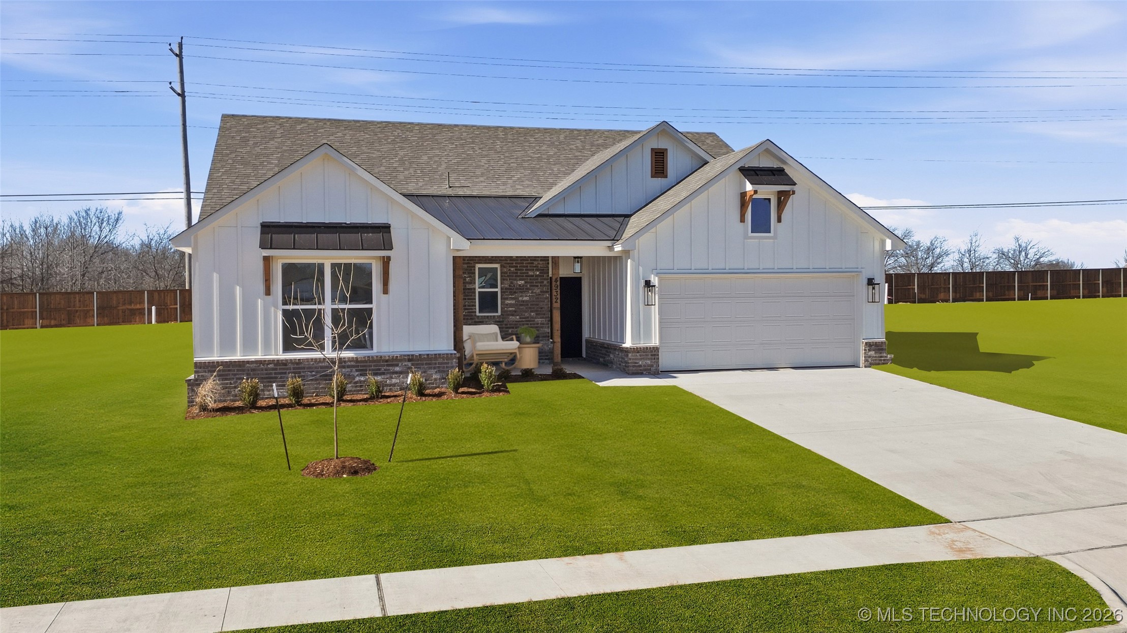 4932 N Walnut Avenue Property Photo 2