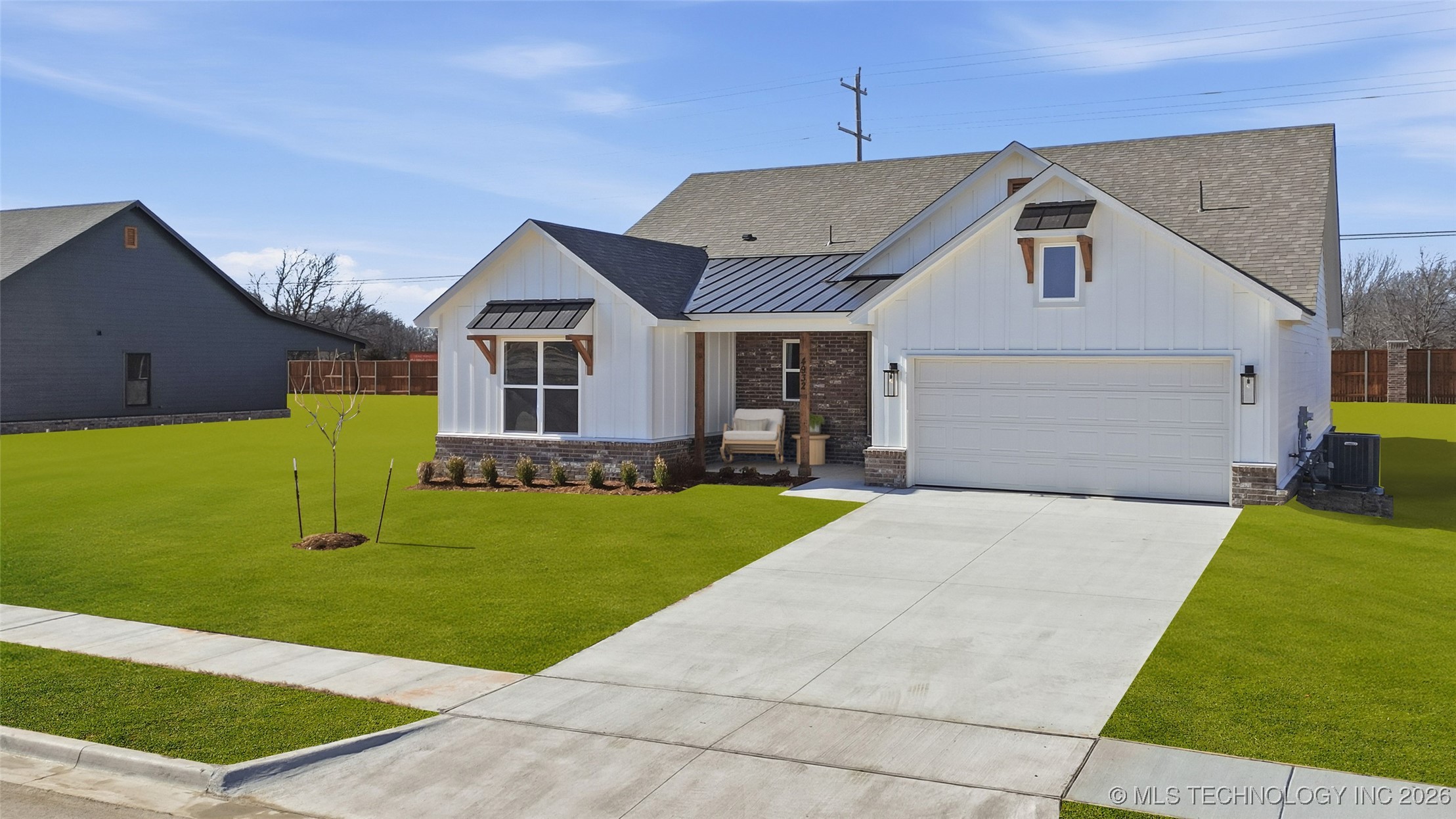 4932 N Walnut Avenue Property Photo 3