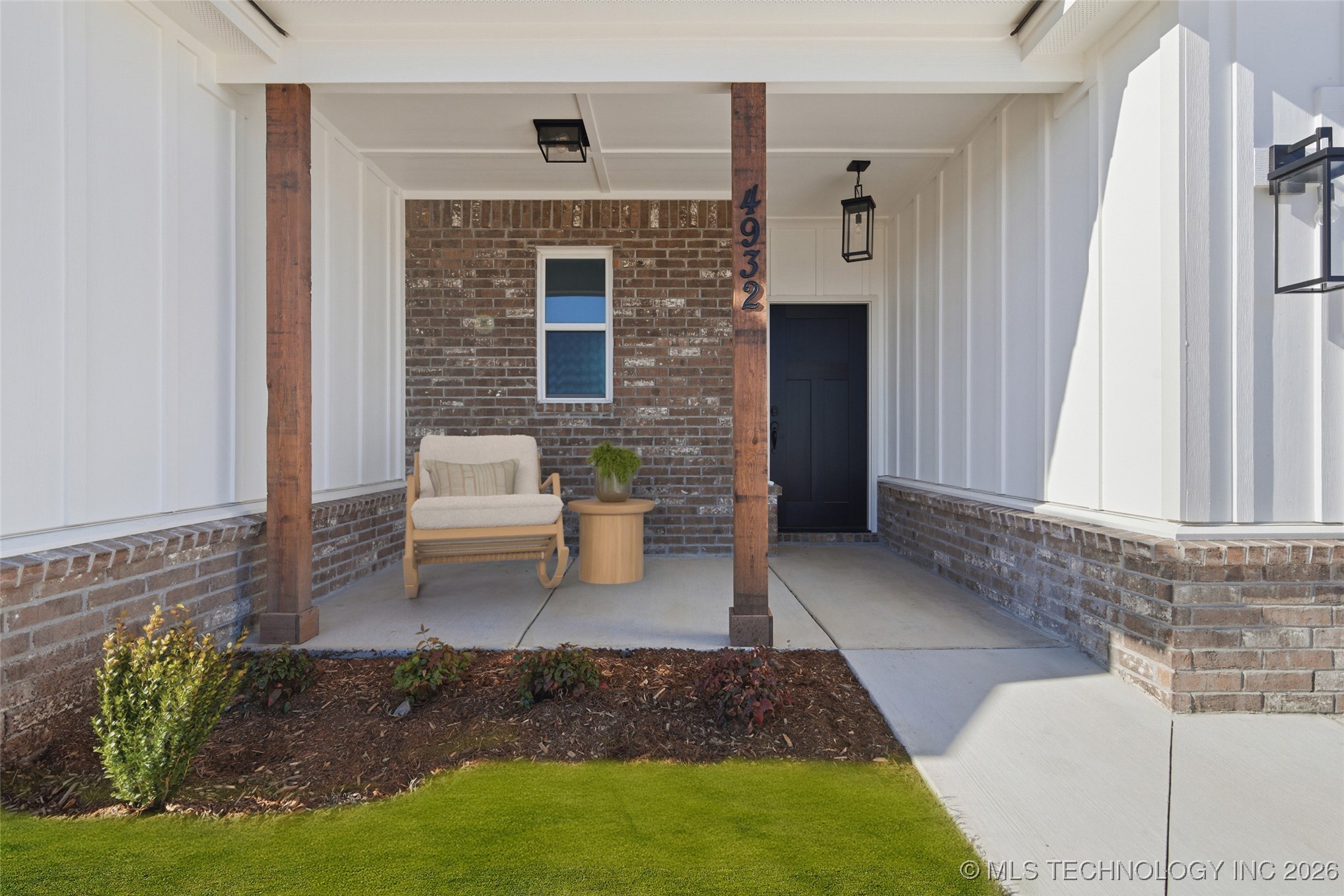 4932 N Walnut Avenue Property Photo 4