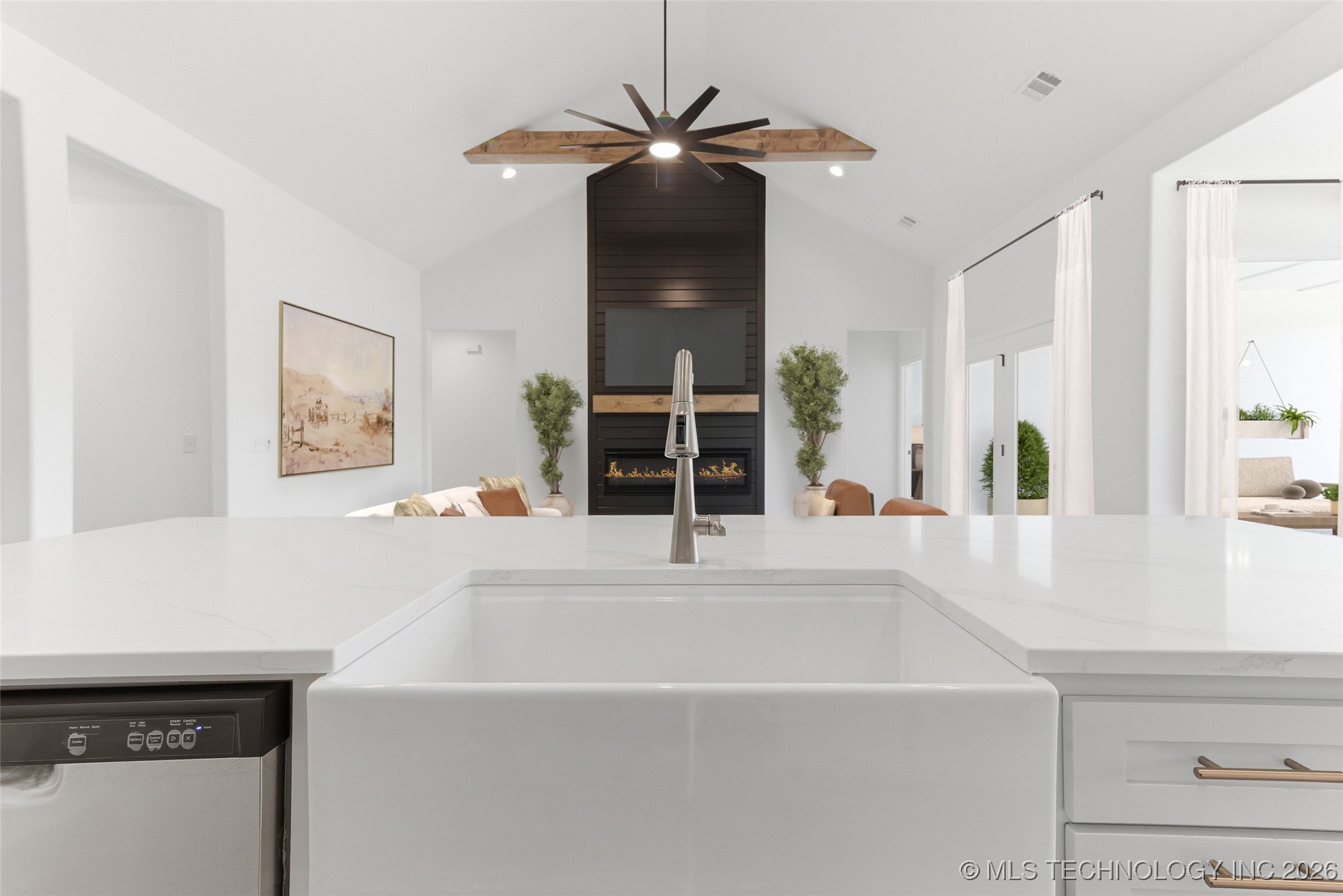 4932 N Walnut Avenue Property Photo 15