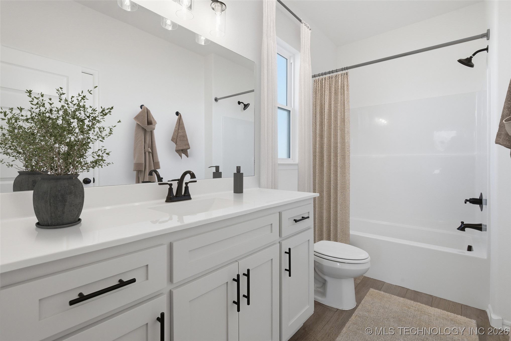 4932 N Walnut Avenue Property Photo 18