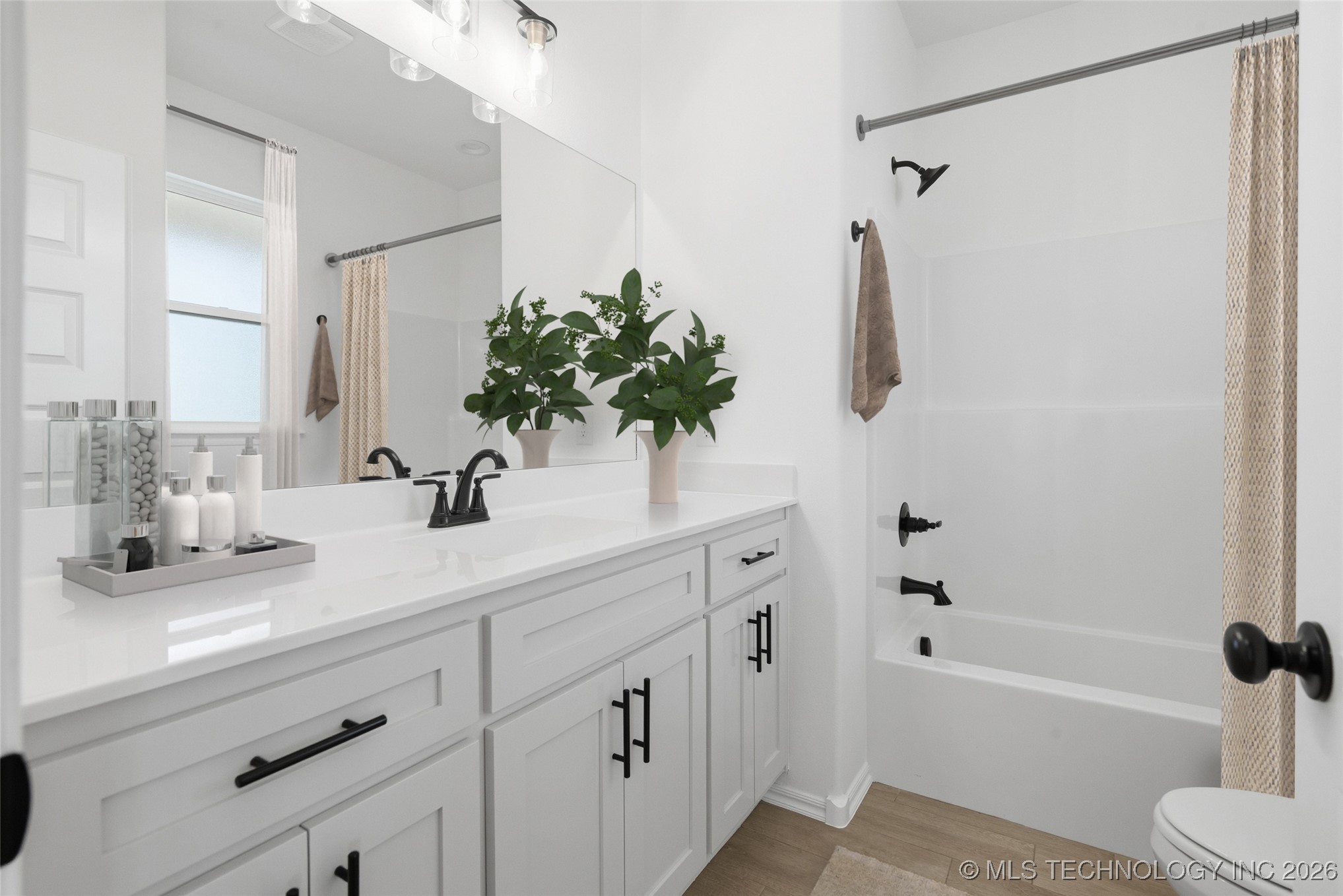 4932 N Walnut Avenue Property Photo 22