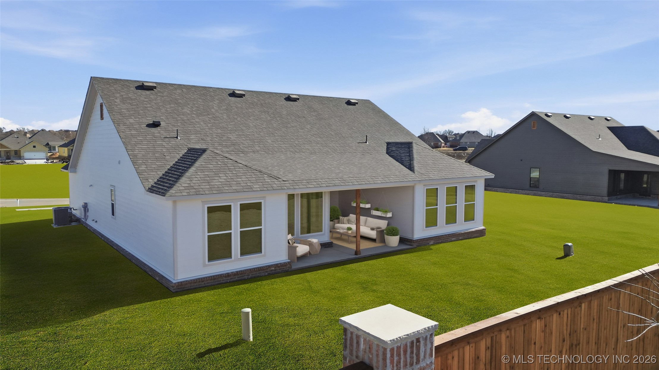 4932 N Walnut Avenue Property Photo 34