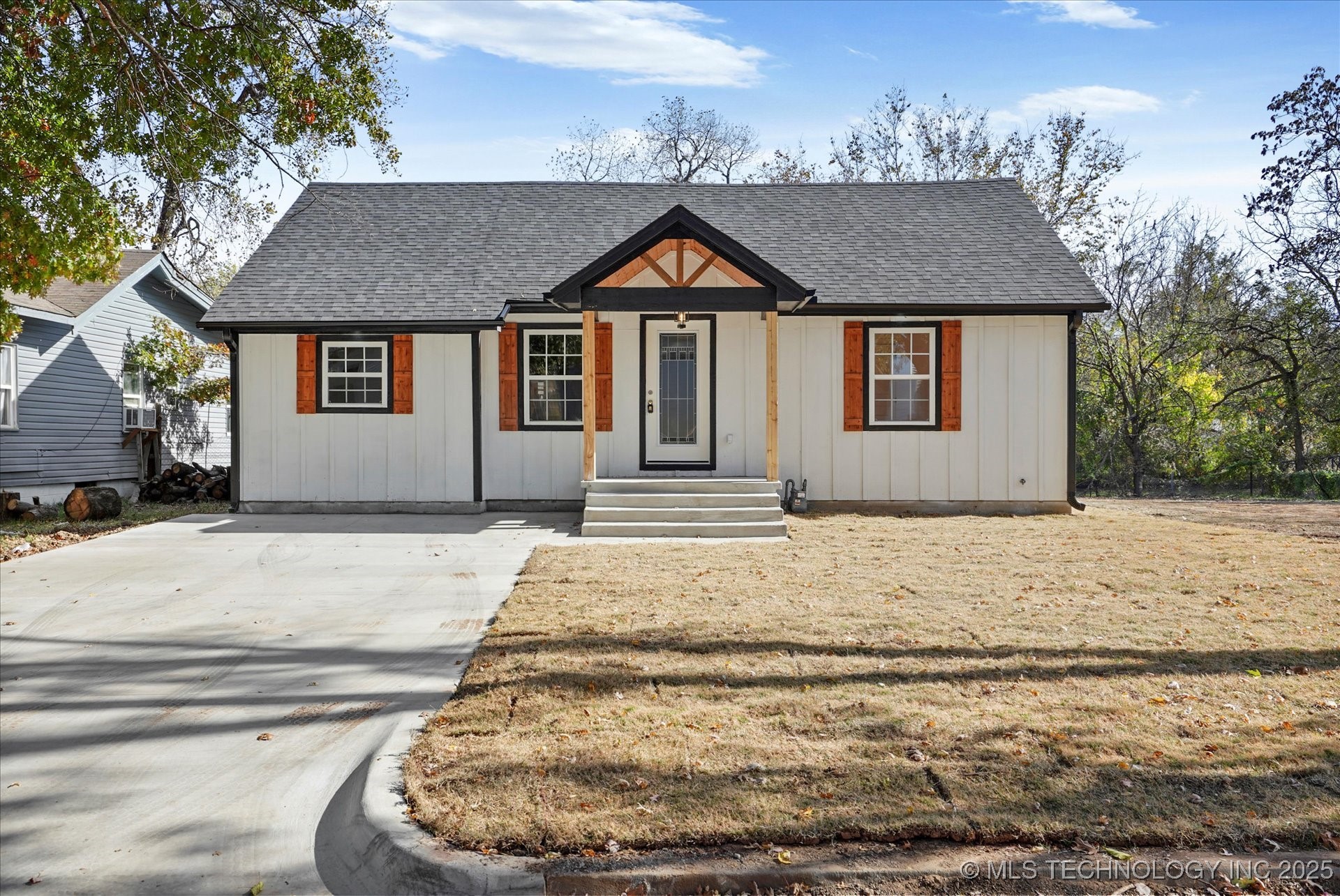 1049 N Oswego Avenue