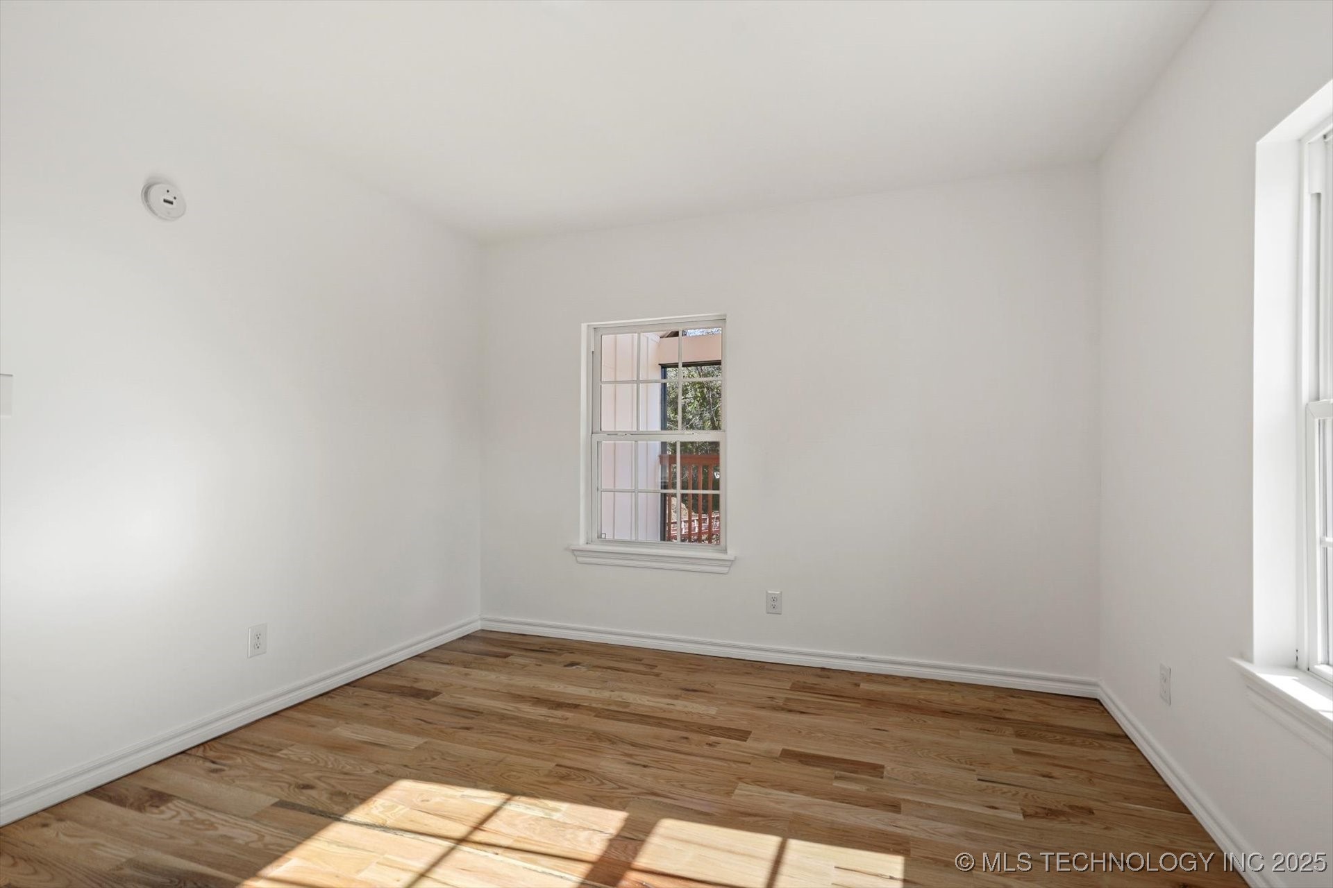 1049 N Oswego Avenue Property Photo 21