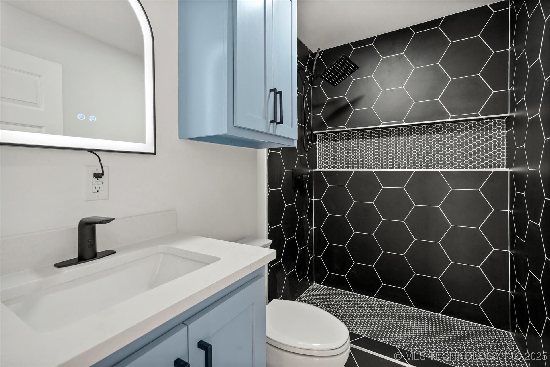 1049 N Oswego Avenue Property Photo 23