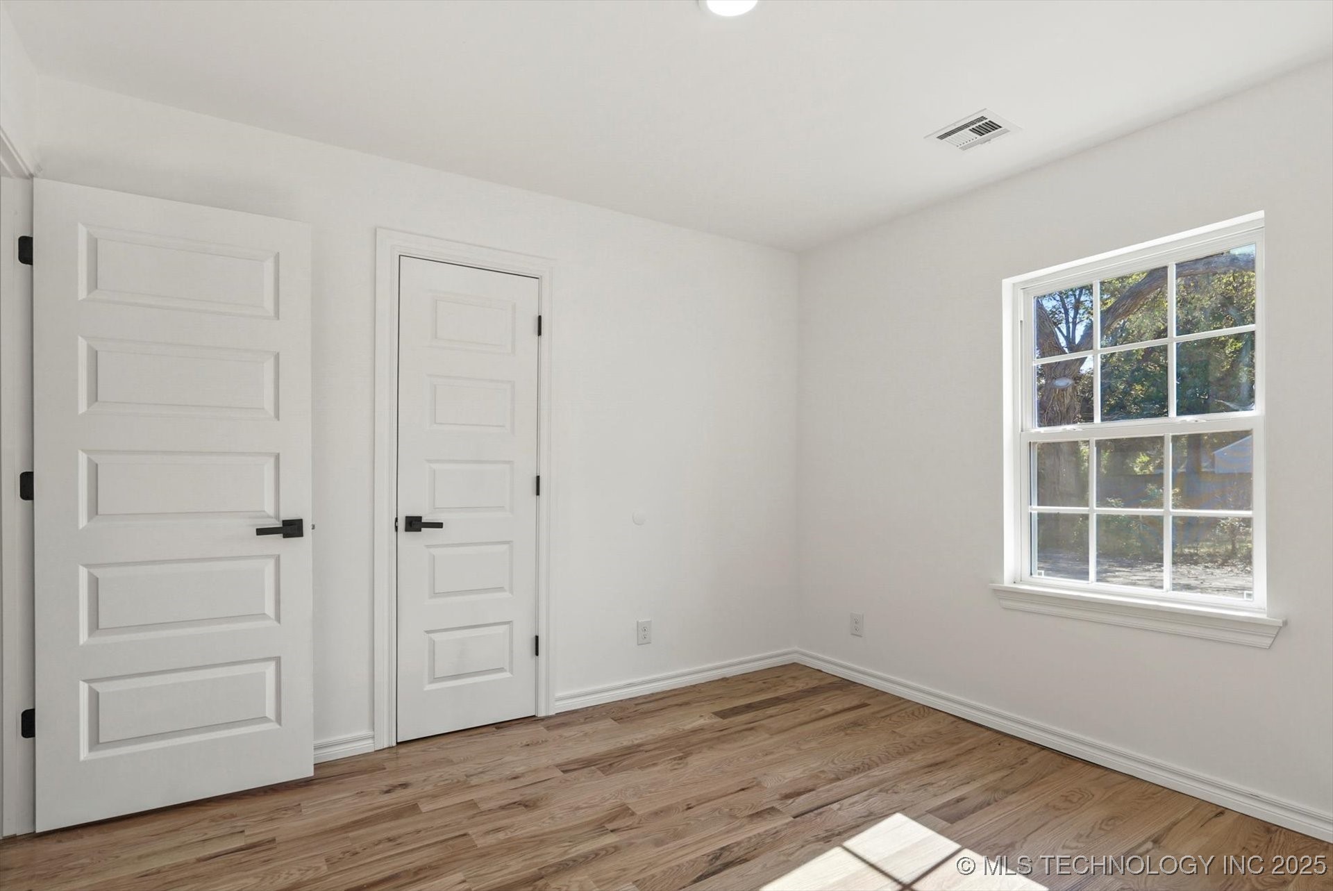 1049 N Oswego Avenue Property Photo 26