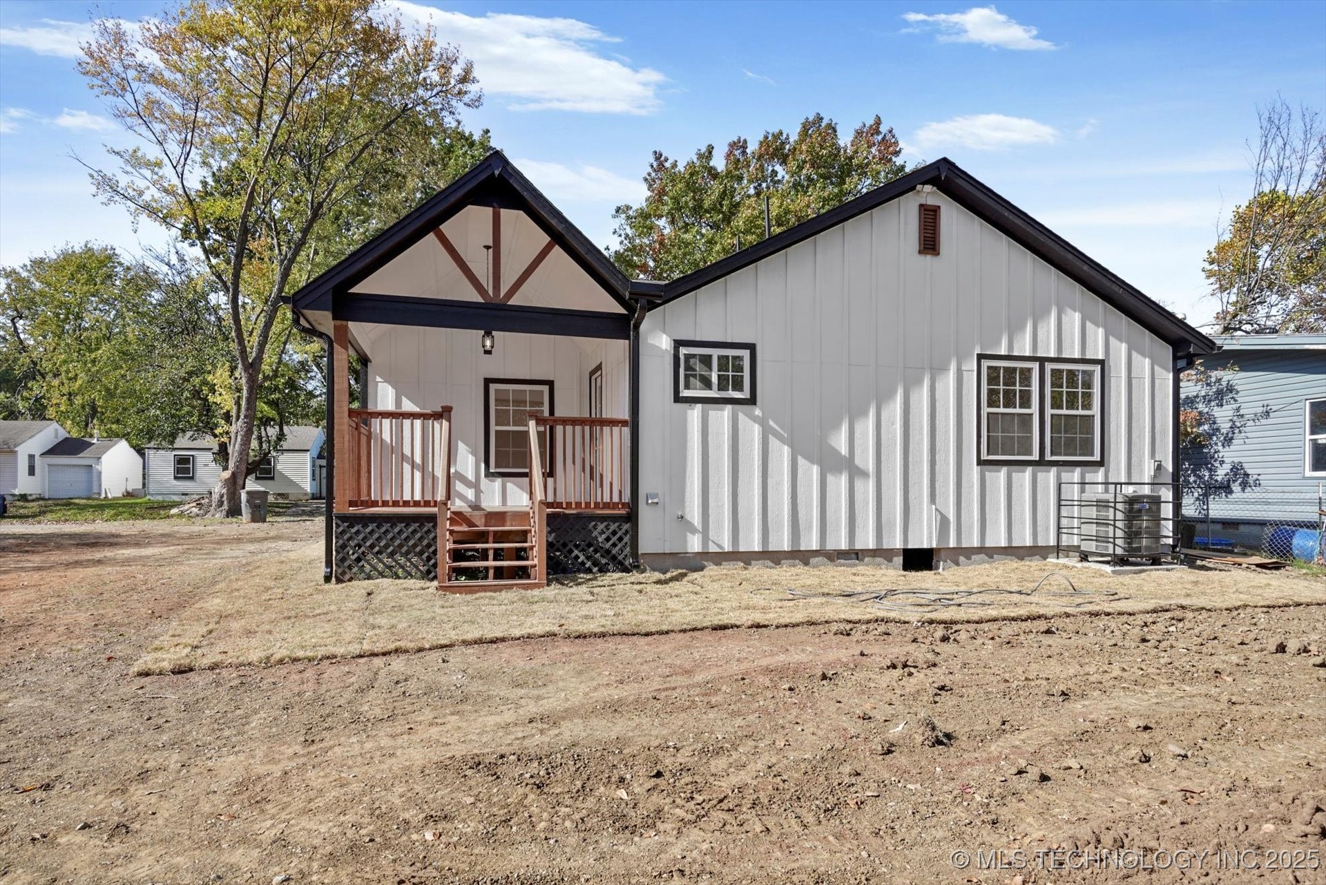 1049 N Oswego Avenue Property Photo 28