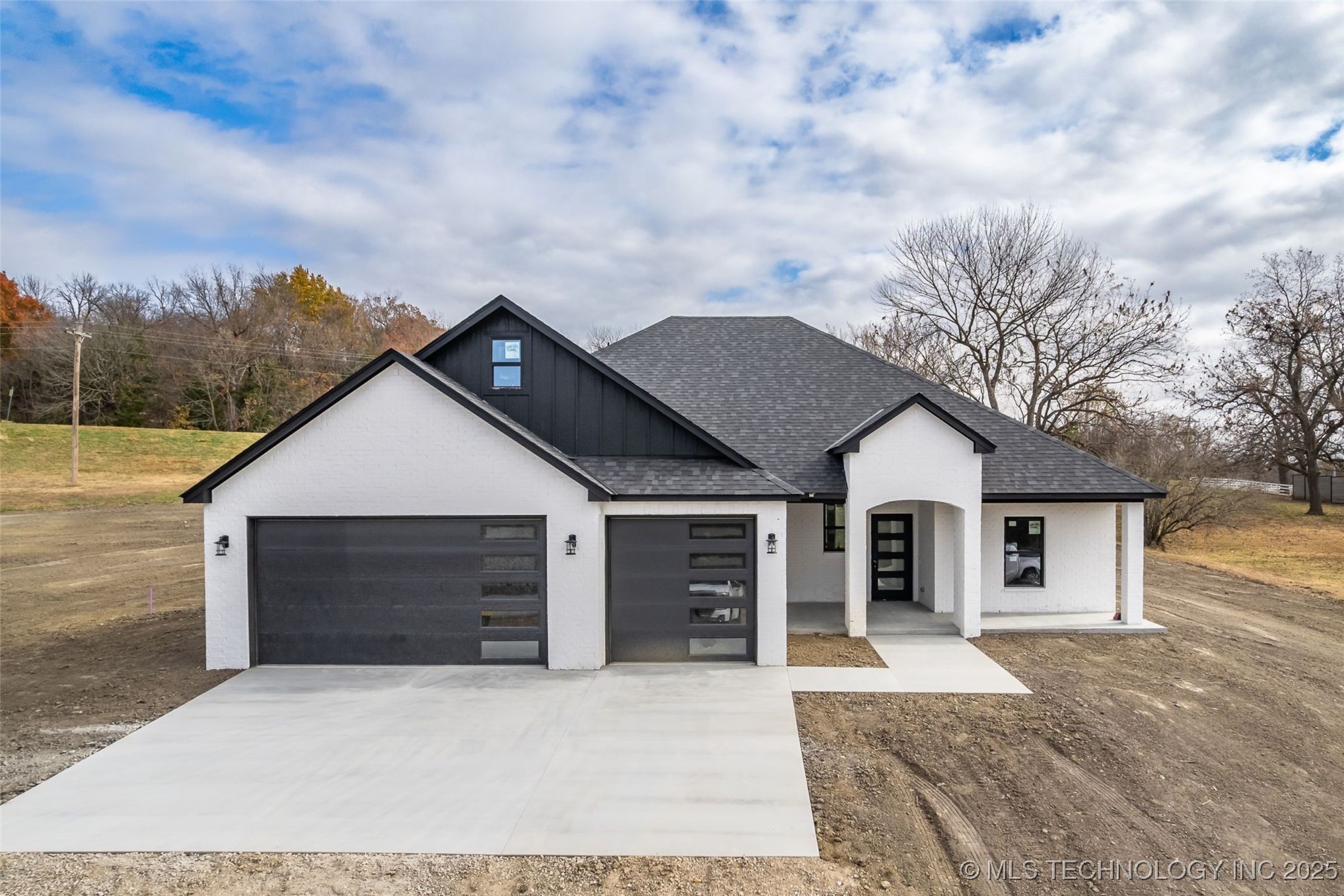 15439 N 55th West Avenue Property Photo 1