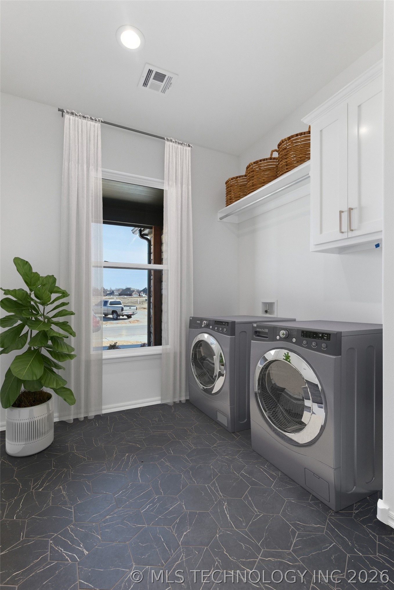 4924 N Walnut Avenue Property Photo 12