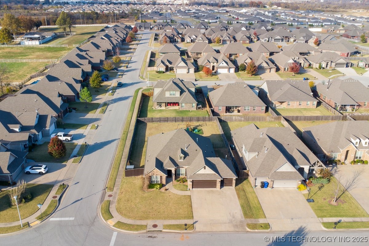 1408 E Canton Street Property Photo 3