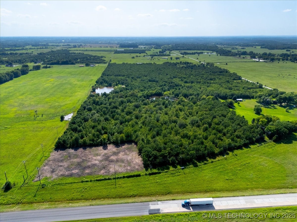 7 W 90th Street N Property Photo 2