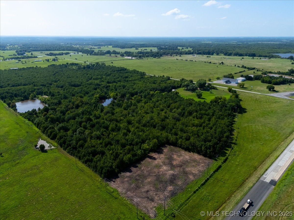 7 W 90th Street N Property Photo 5