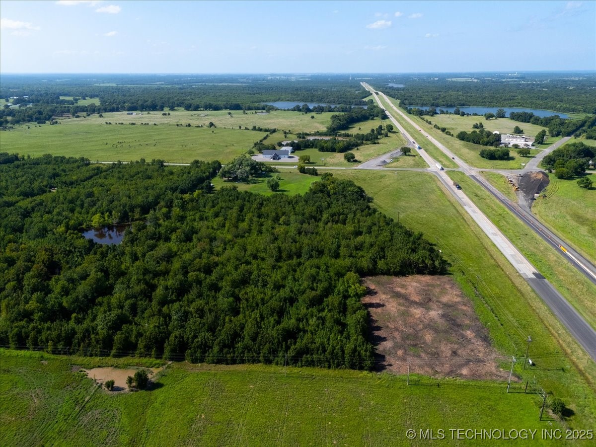 7 W 90th Street N Property Photo 6