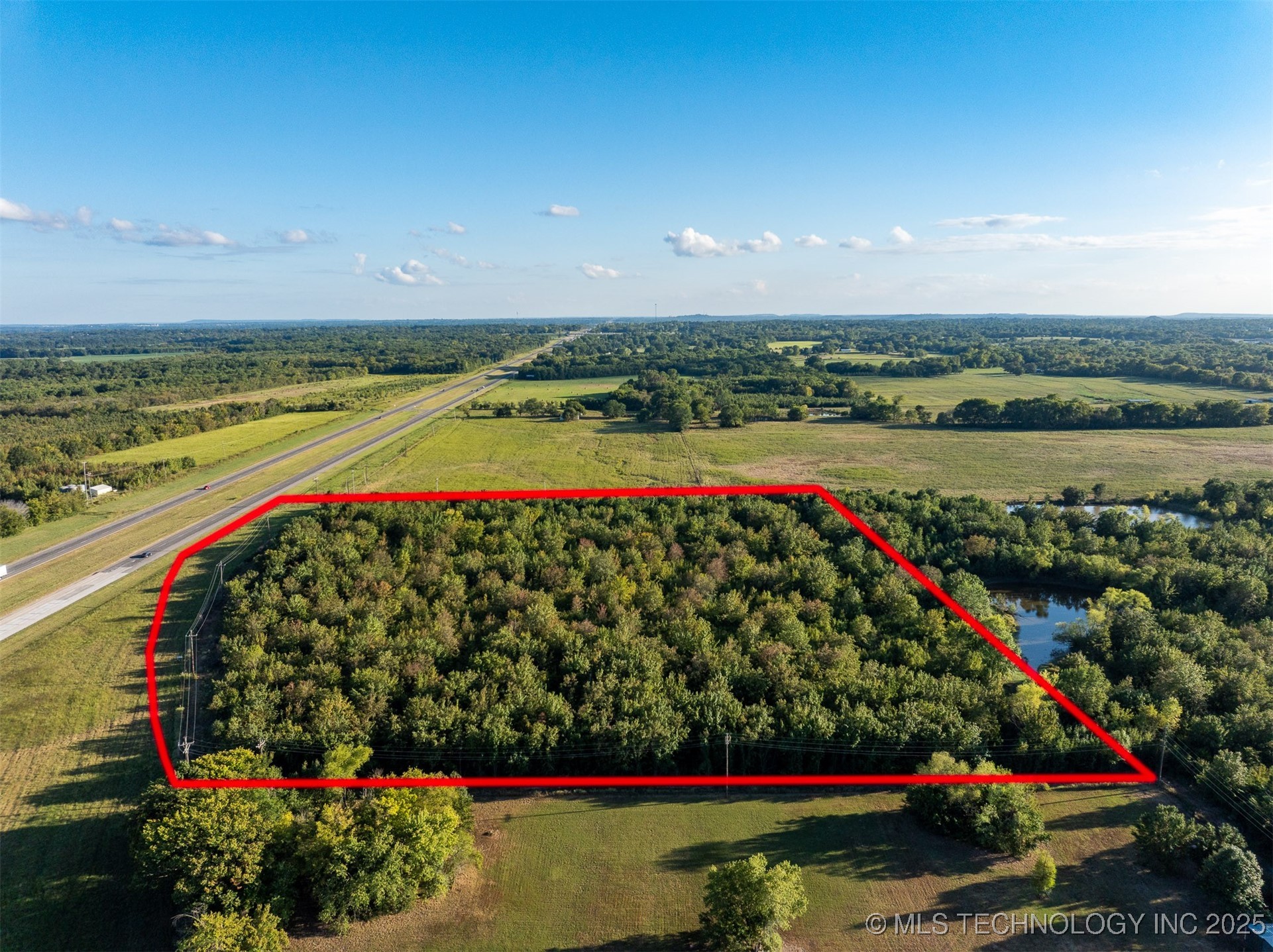 7 W 90th Street N Property Photo 8