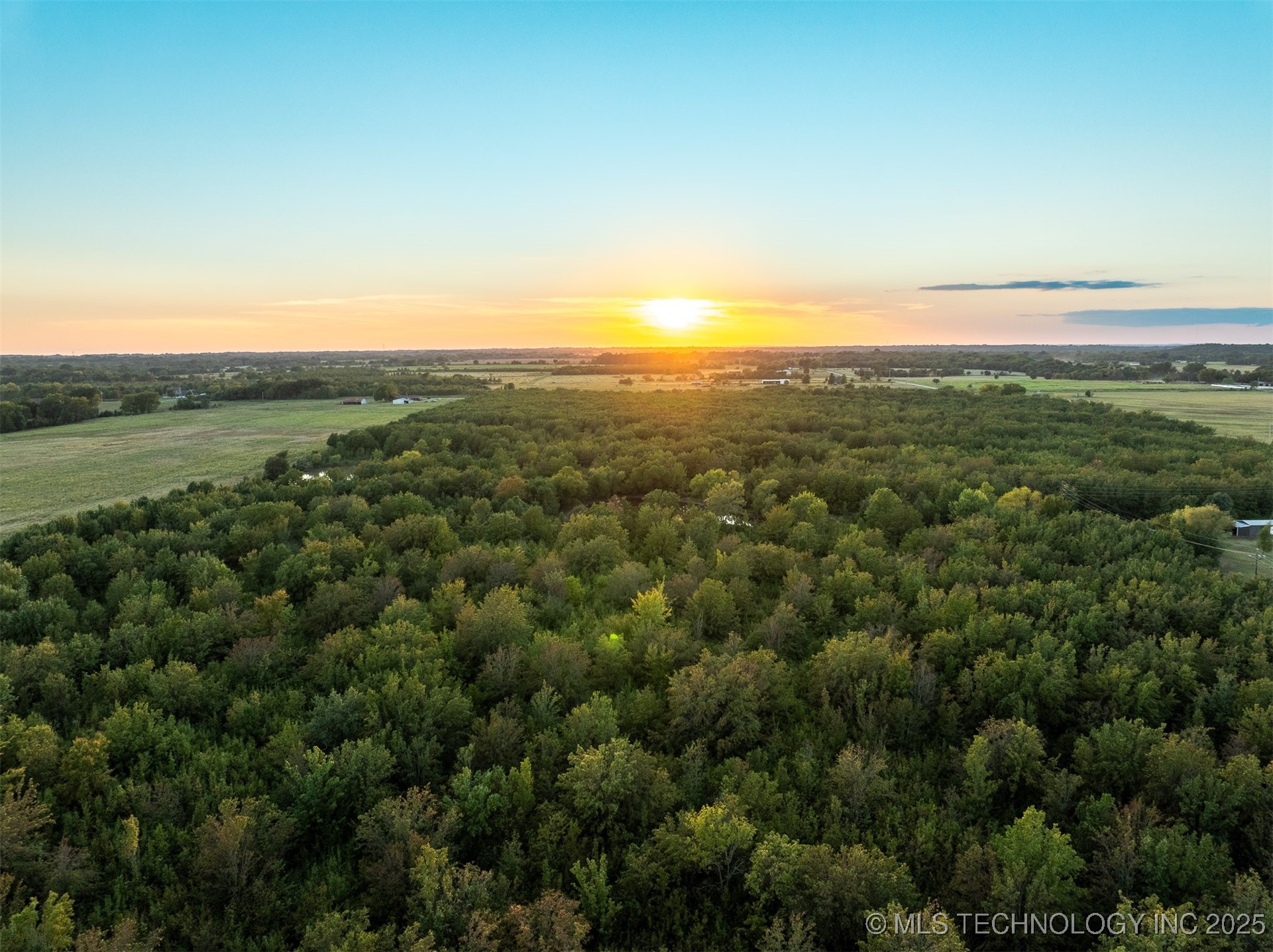 7 W 90th Street N Property Photo 10