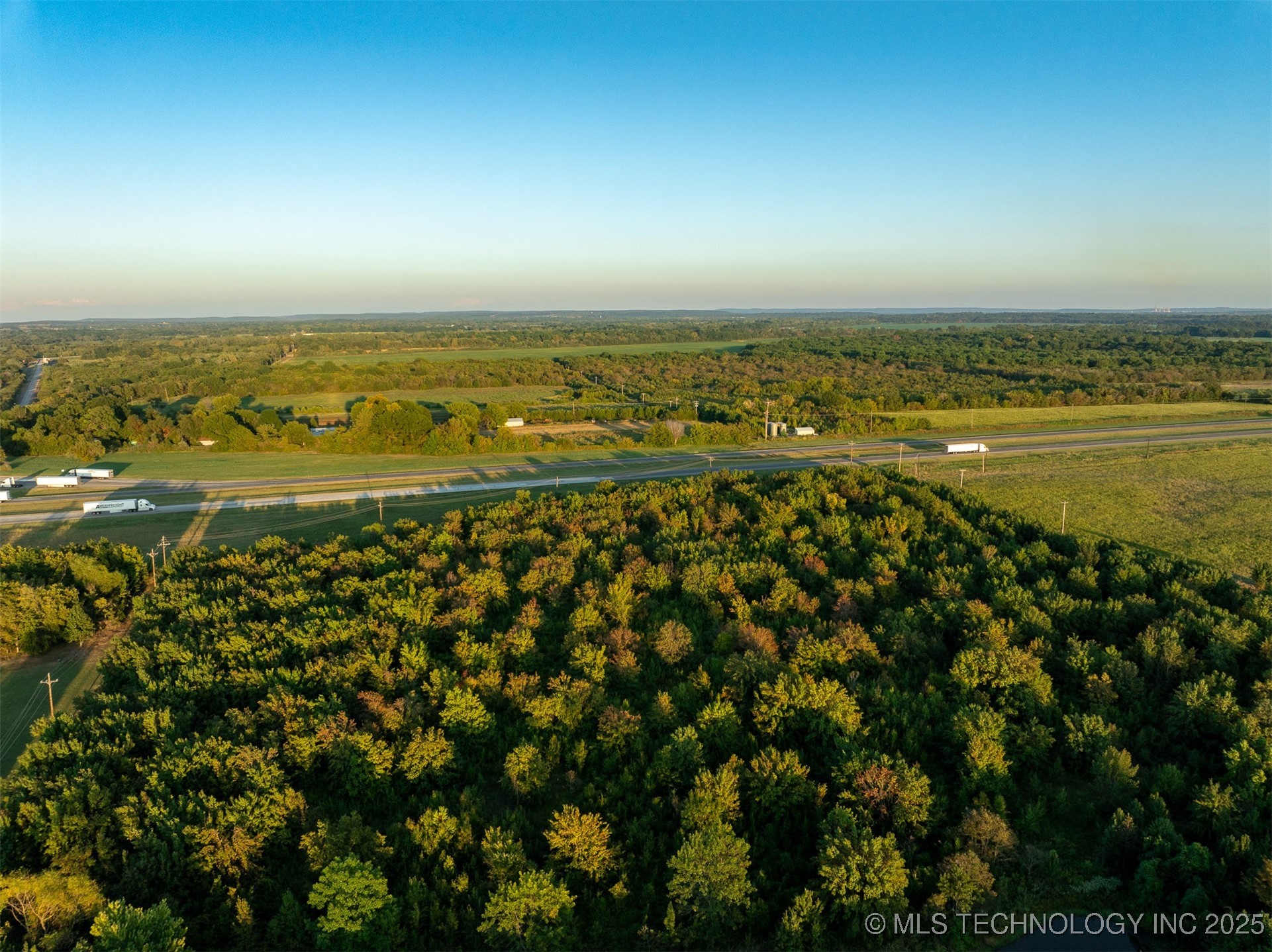 7 W 90th Street N Property Photo 14