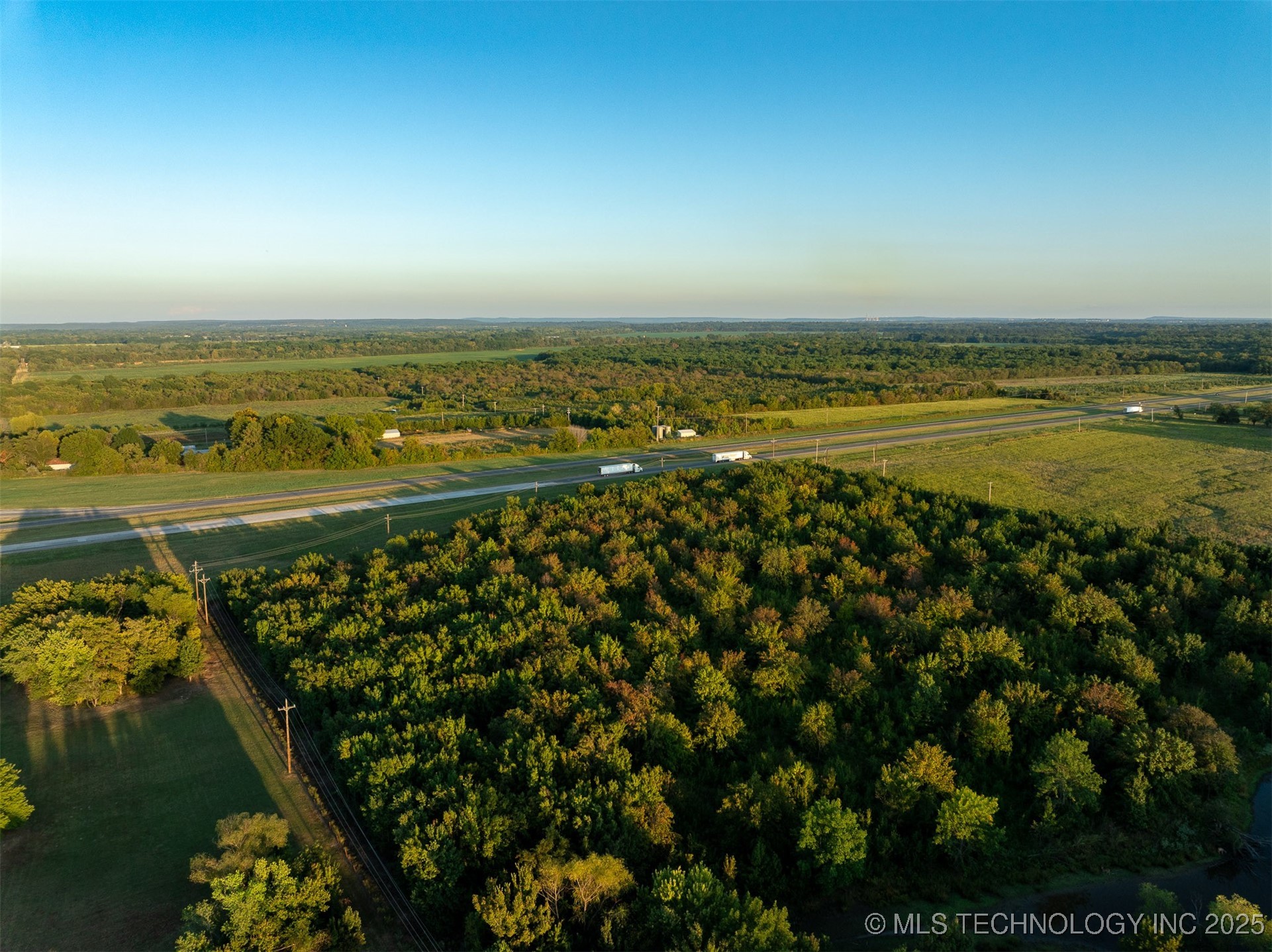 7 W 90th Street N Property Photo 15