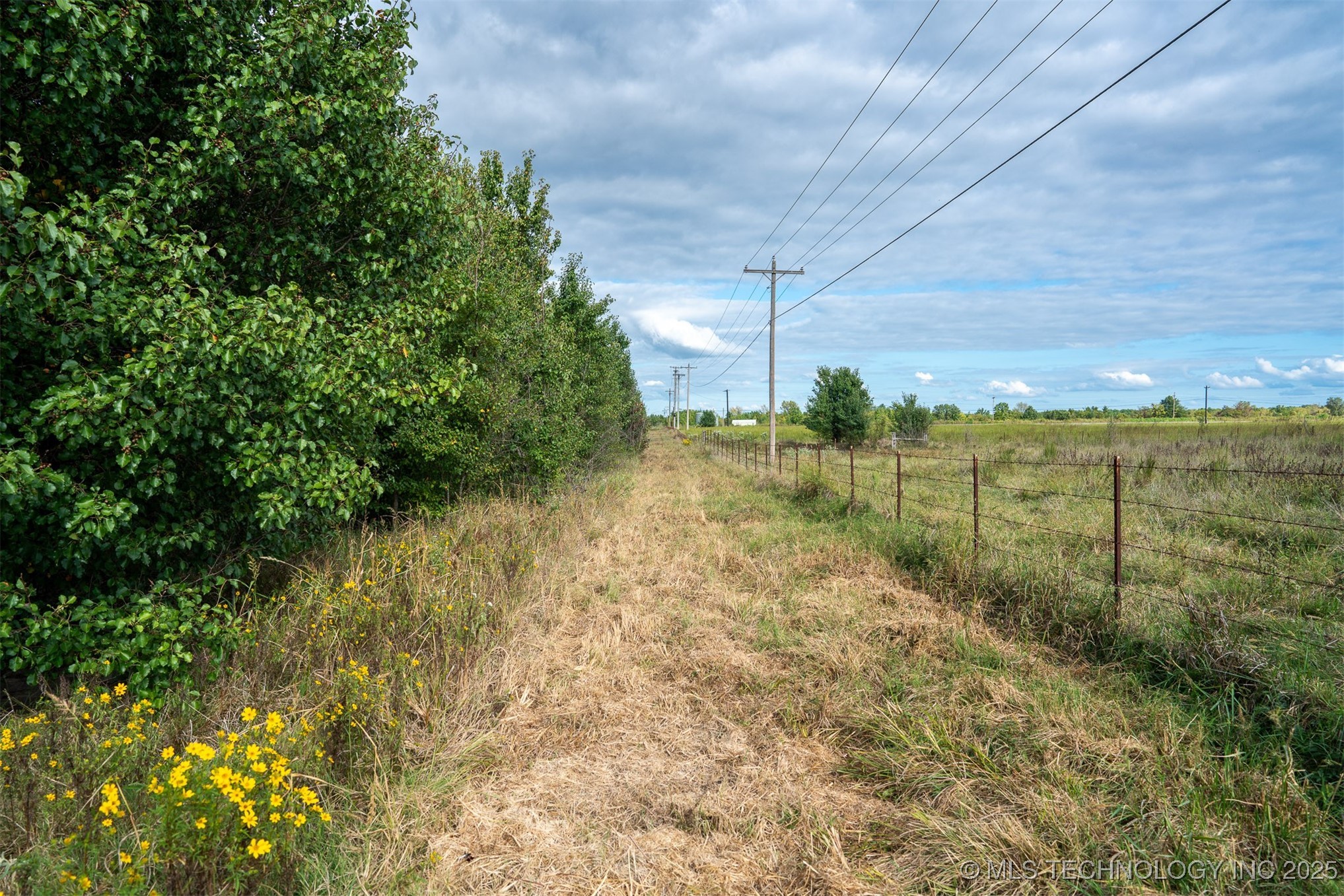 7 W 90th Street N Property Photo 16