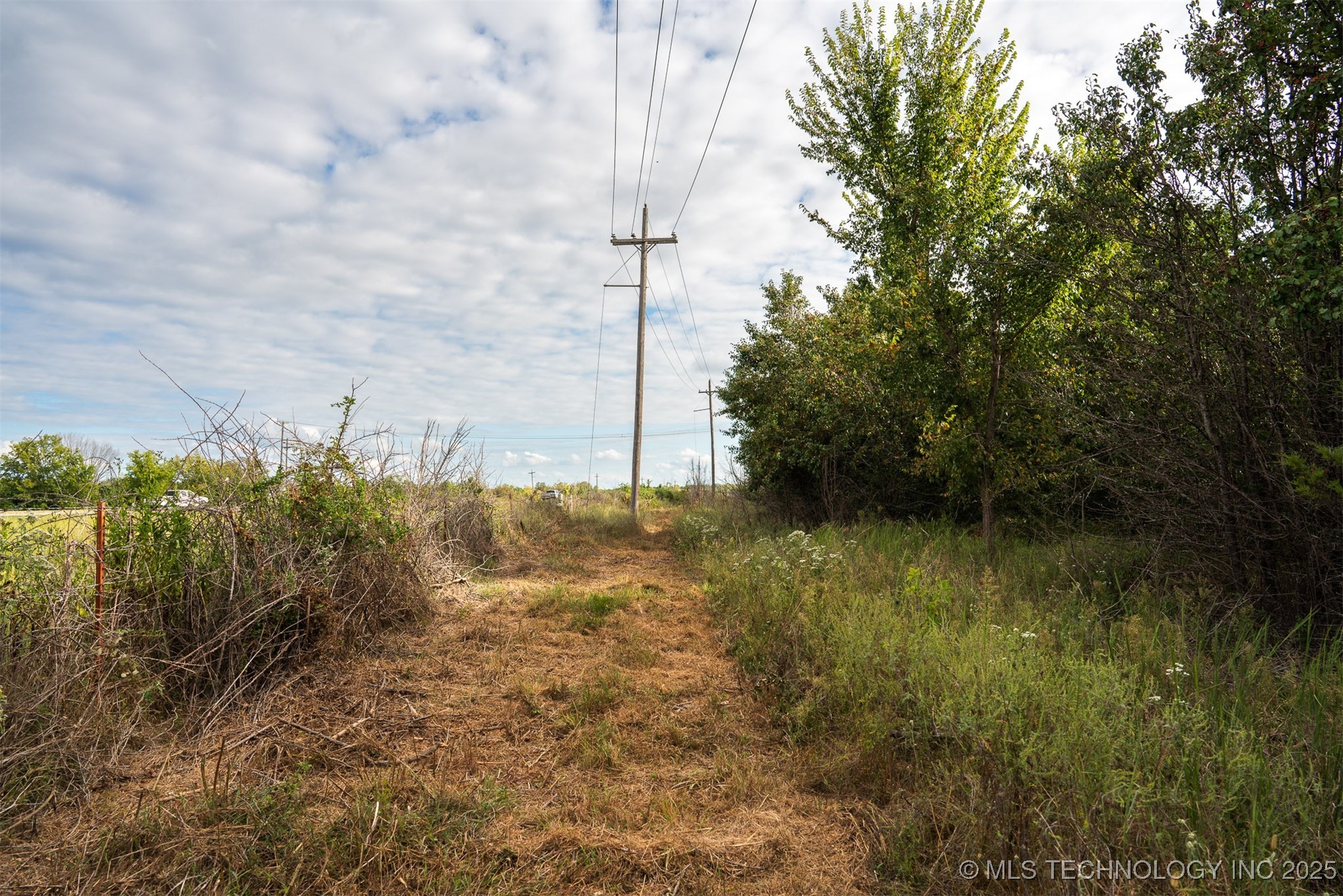 7 W 90th Street N Property Photo 17