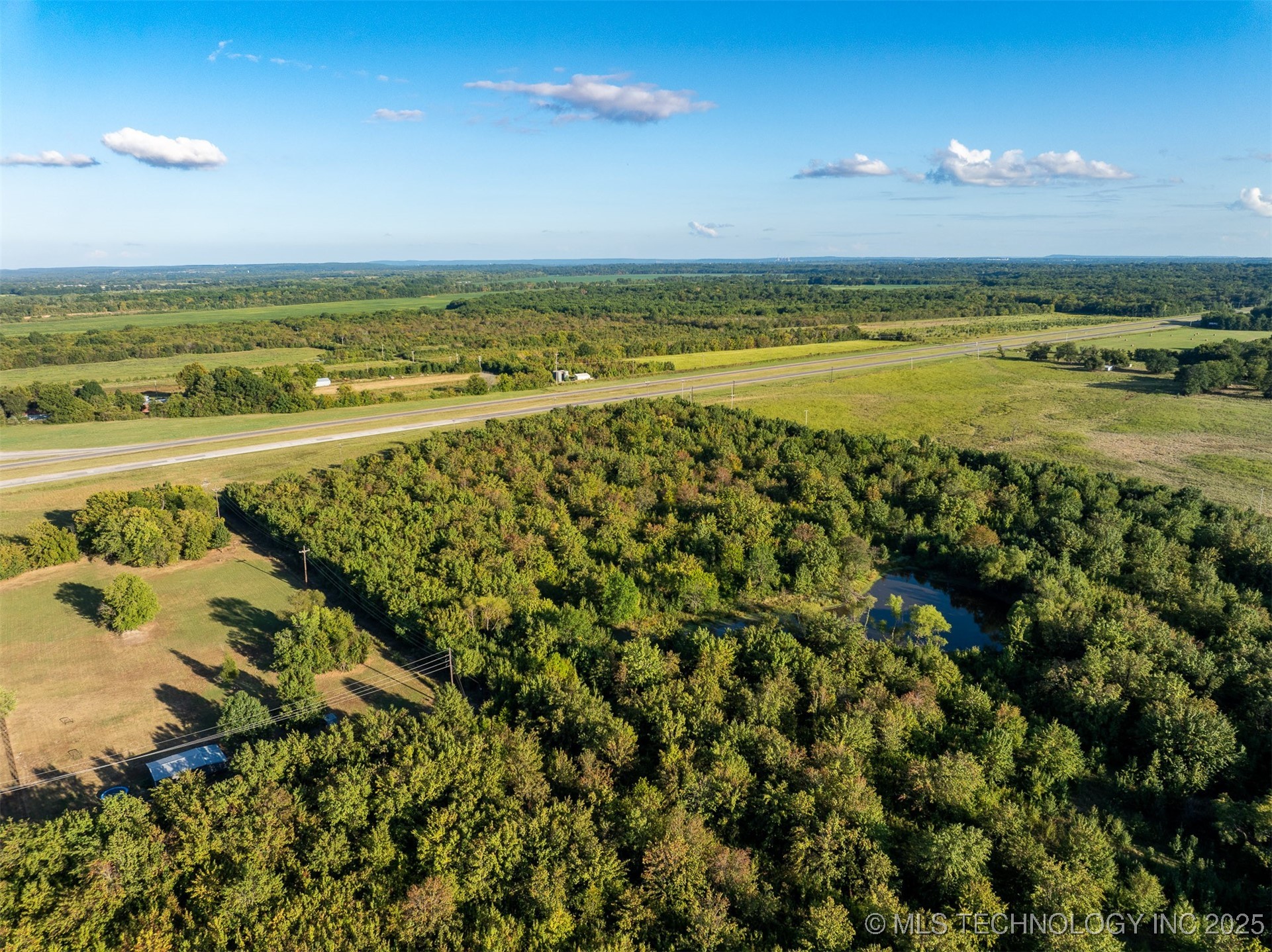 7 W 90th Street N Property Photo 18