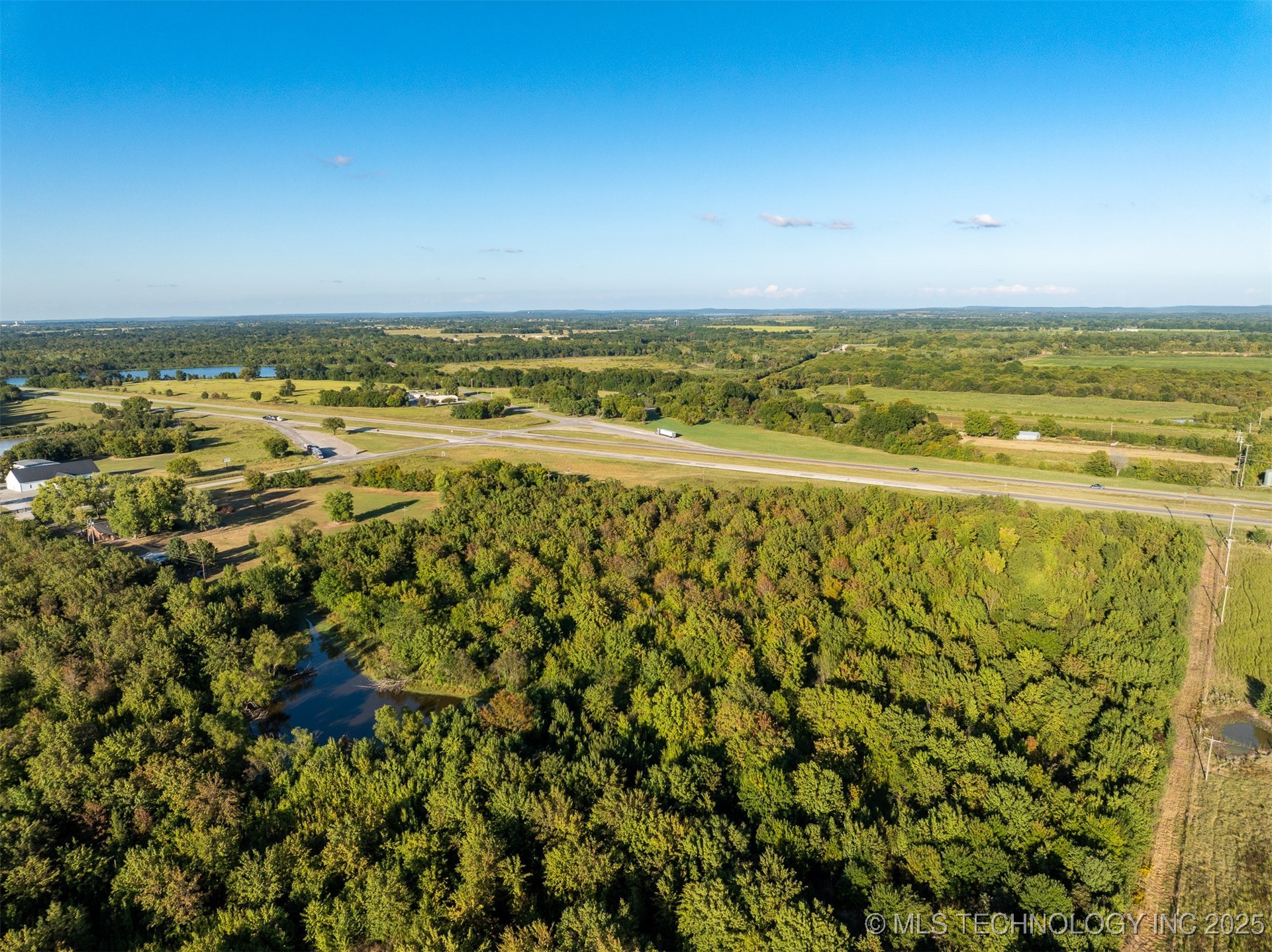 7 W 90th Street N Property Photo 22