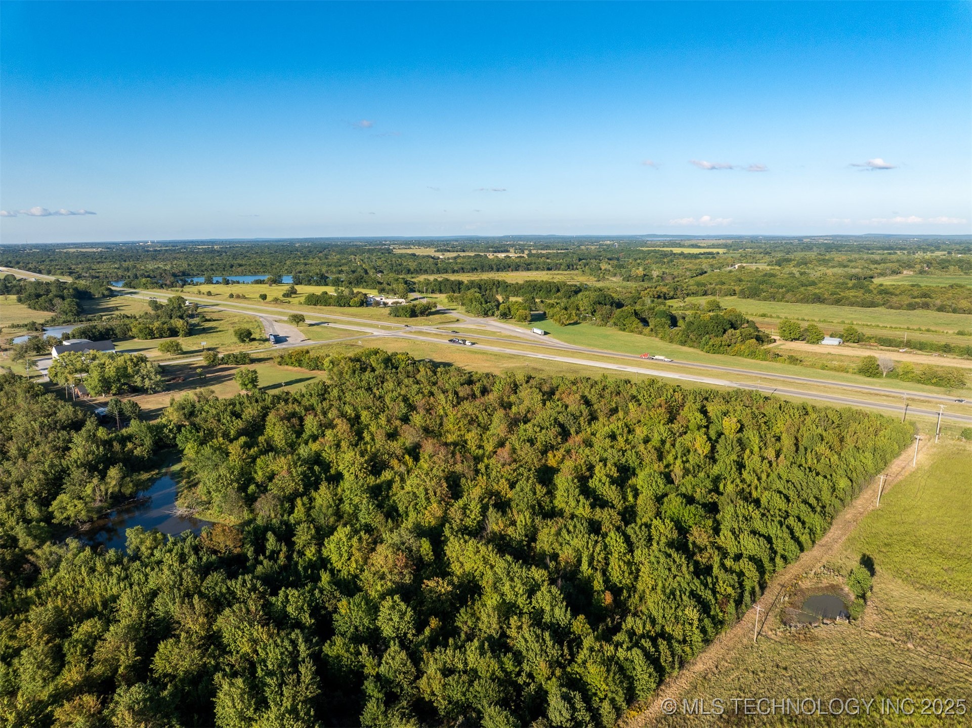 7 W 90th Street N Property Photo 23