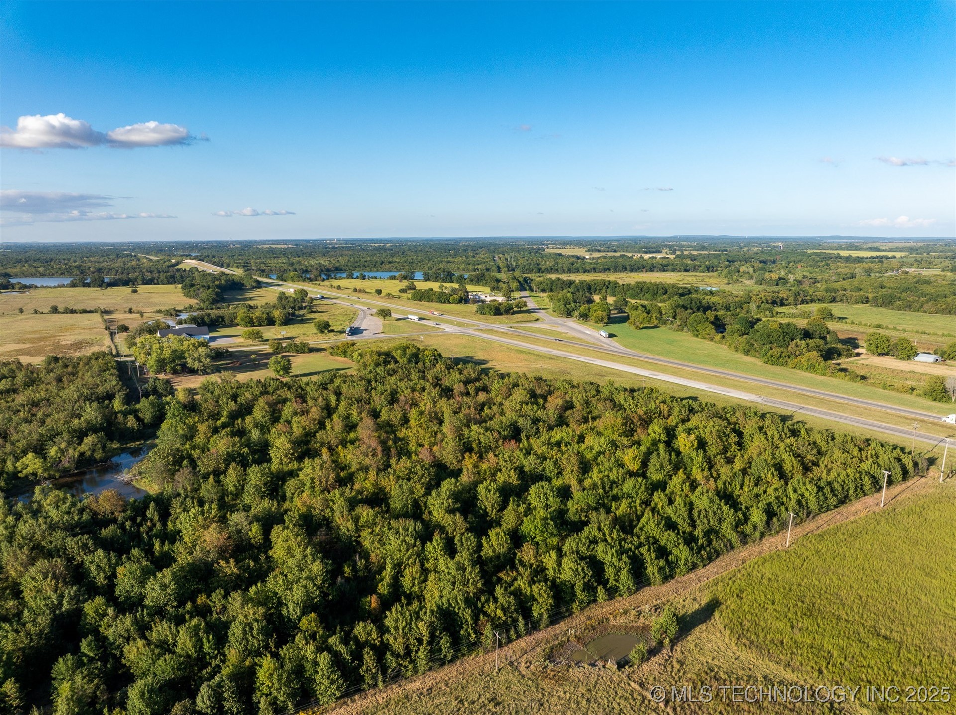 7 W 90th Street N Property Photo 24