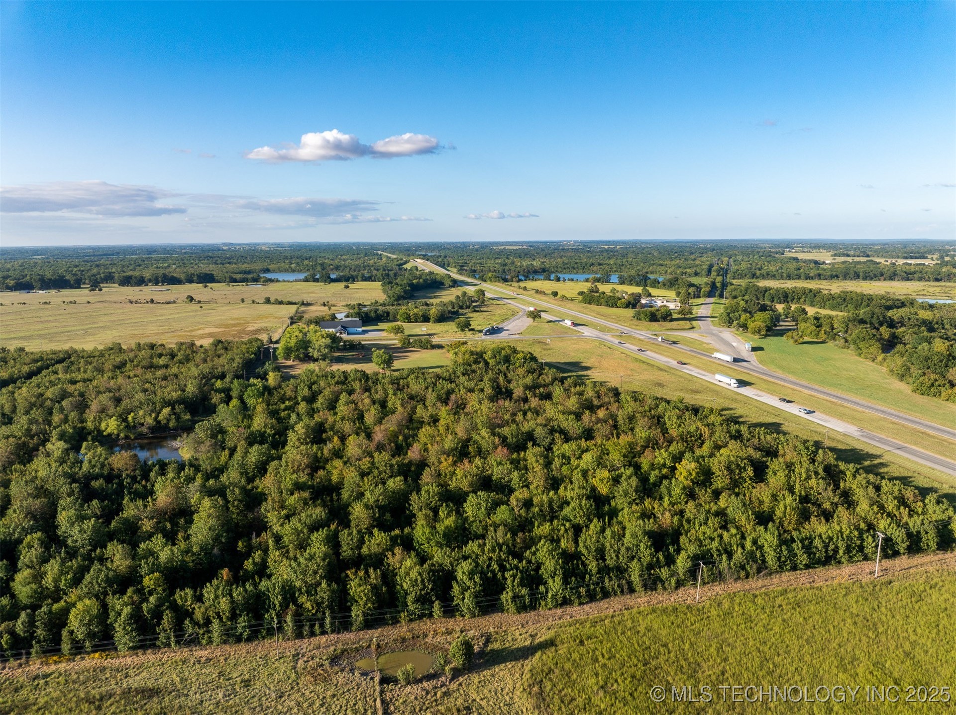 7 W 90th Street N Property Photo 25